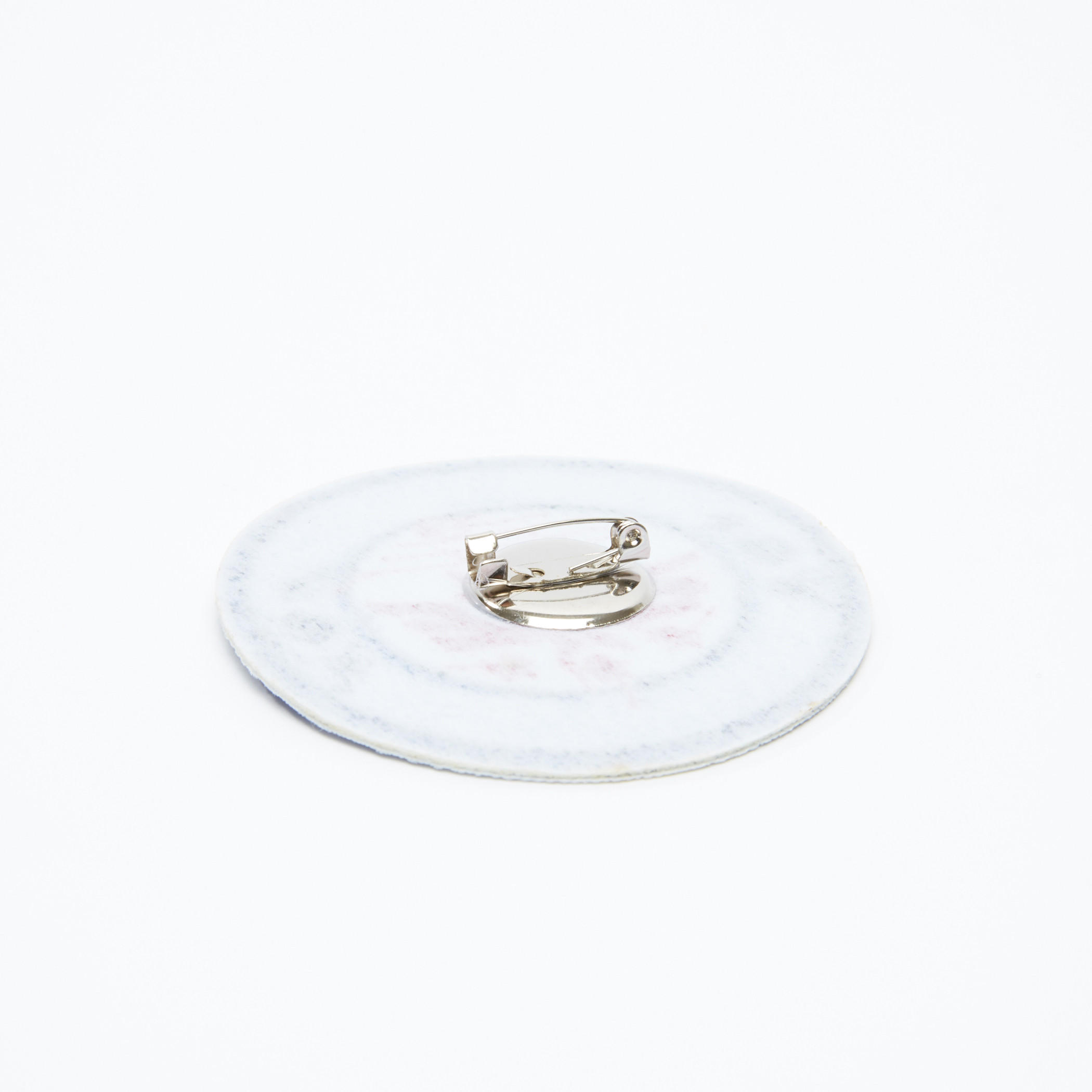 شارة بمشبك أمان وتطريز فوتبول تشامبيون تيم-women-clothingaccessories-novelties-image-2