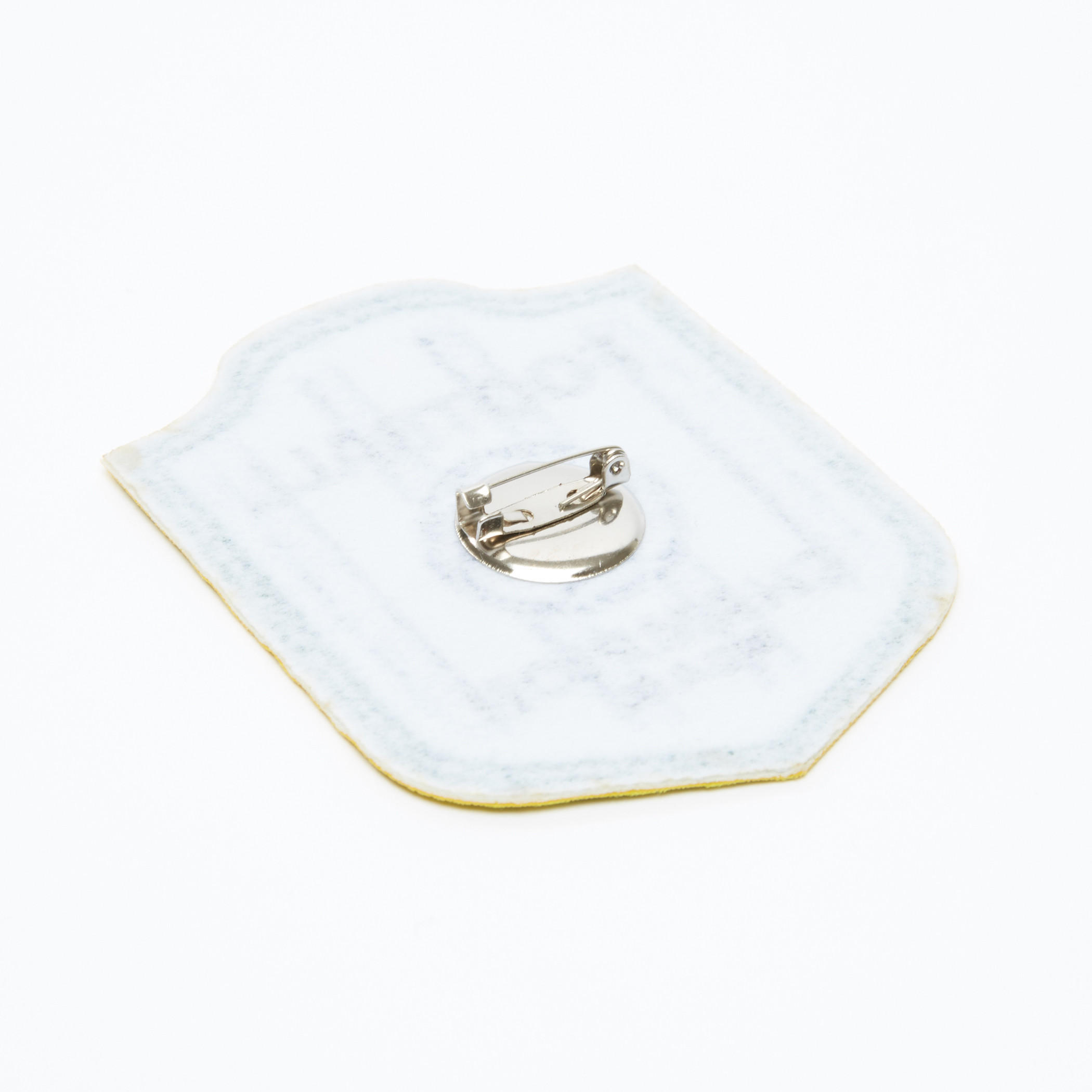 شارة بمشبك أمان وتطريز فوتبول تشامبيون تيم-women-clothingaccessories-novelties-image-2