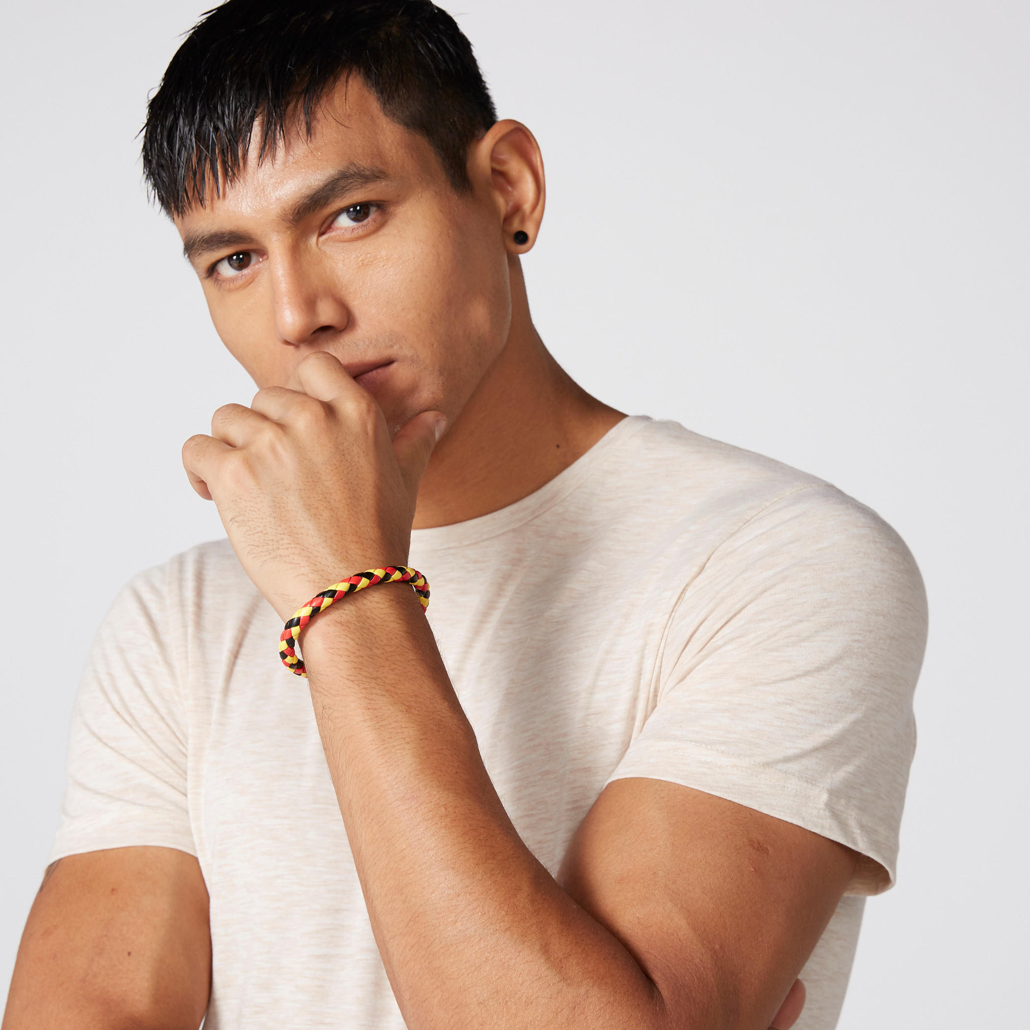 شريطة معصم بارزة الملمس بتفاصيل ميتاليك -men-watchesandjewellery-bracelets-image-1