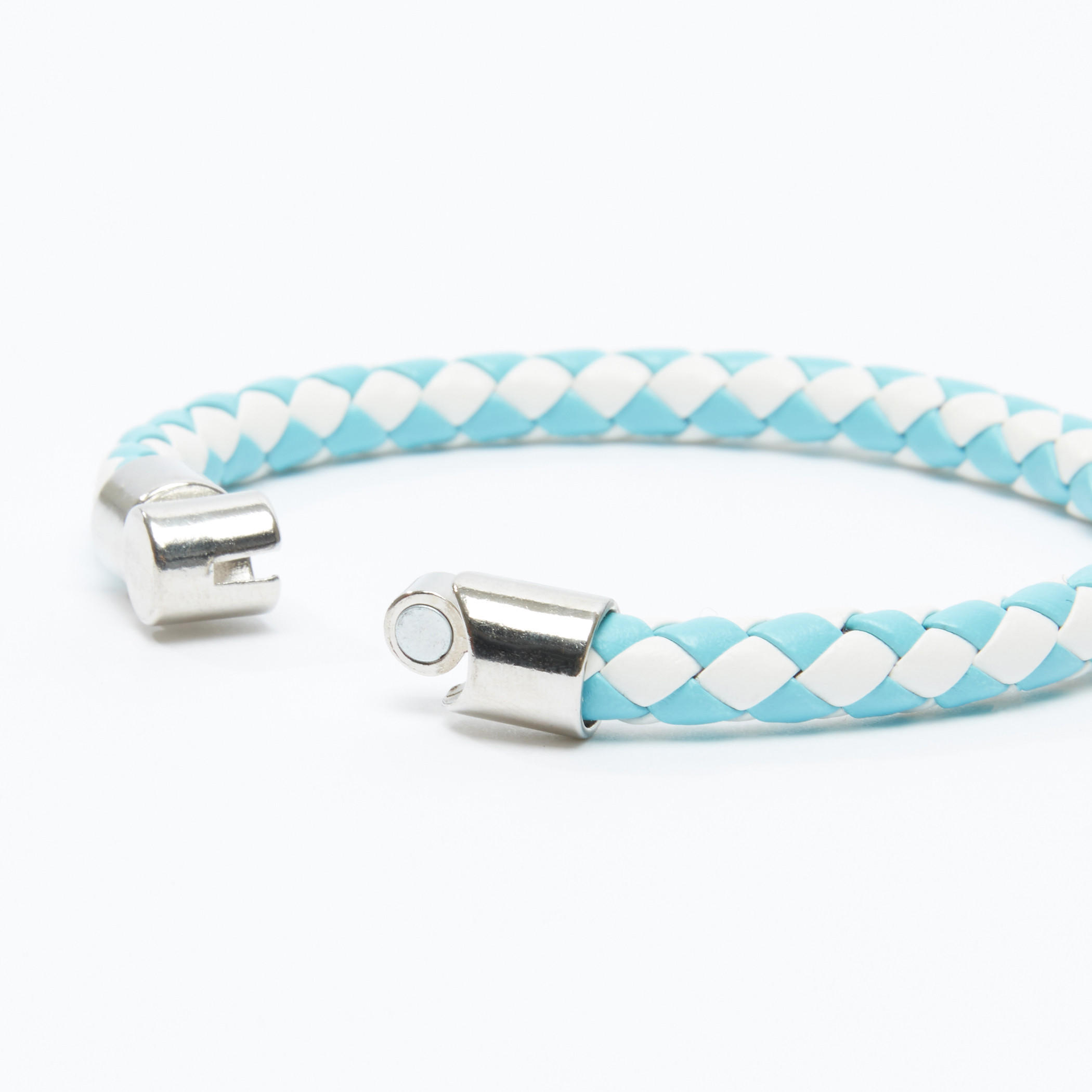 شريطة معصم بارزة الملمس بتفاصيل ميتاليك -men-watchesandjewellery-bracelets-image-2
