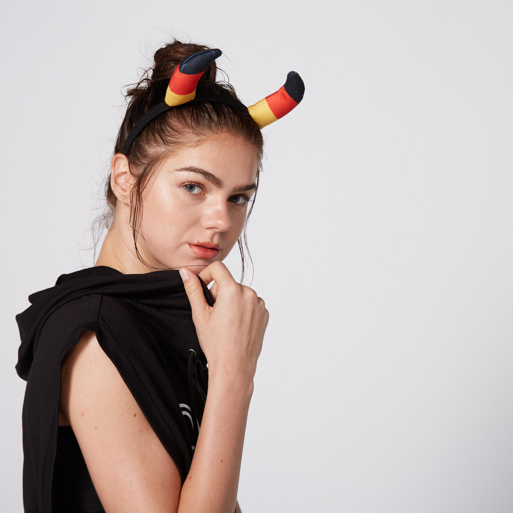شريطة شعر بتفاصيل قرن ثور ألمانيا-women-hairaccessories-image-1