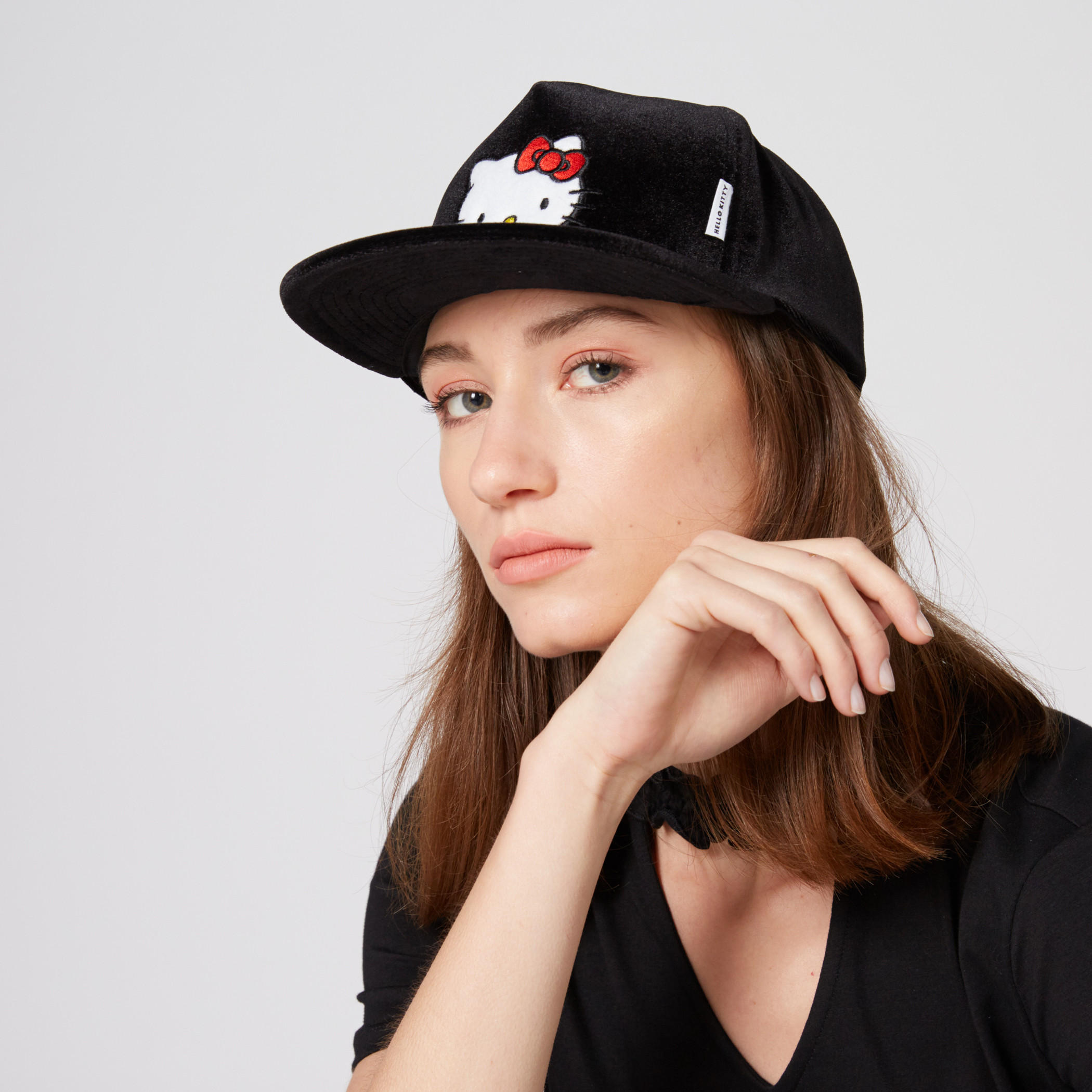 كاب بتطريز هاللو كيتي-women-clothingaccessories-capsandhats-image-2