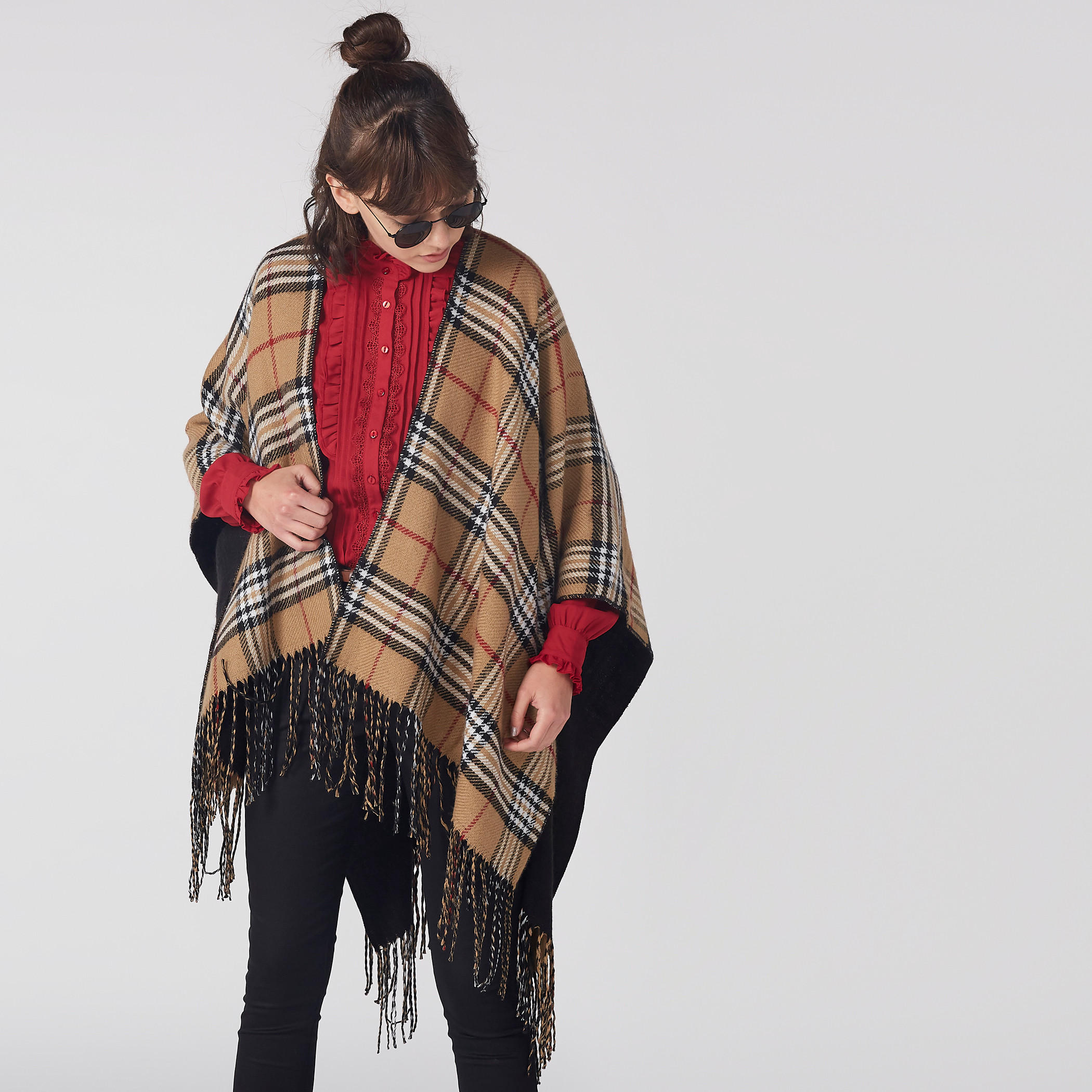 وشاح بونشو كاروهات بشراشيب-women-clothingaccessories-scarves-image-2