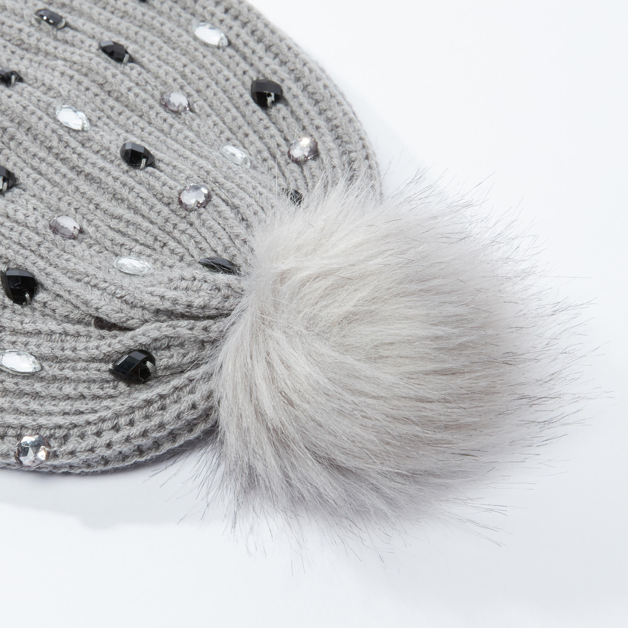 قبّعة بيني مزيّنة بتفاصيل قطيفة-women-clothingaccessories-capsandhats-image-3