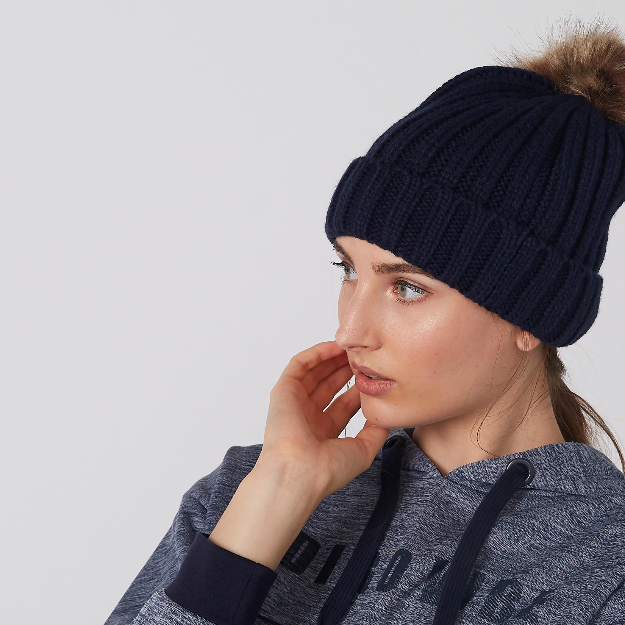 قبعة بيني بارزة الملمس مزينة بكرات بوم بوم-women-clothingaccessories-capsandhats-image-2