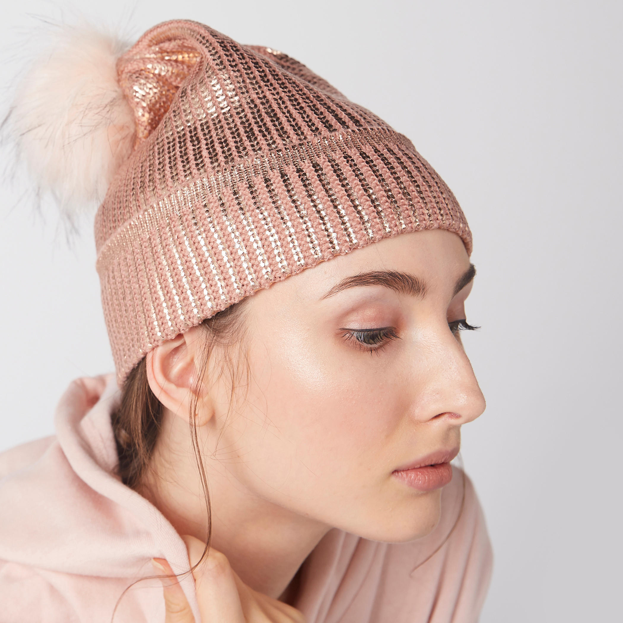 قبعة بيني بارزة الملمس مزينة بكرات بوم بوم-women-clothingaccessories-capsandhats-image-2