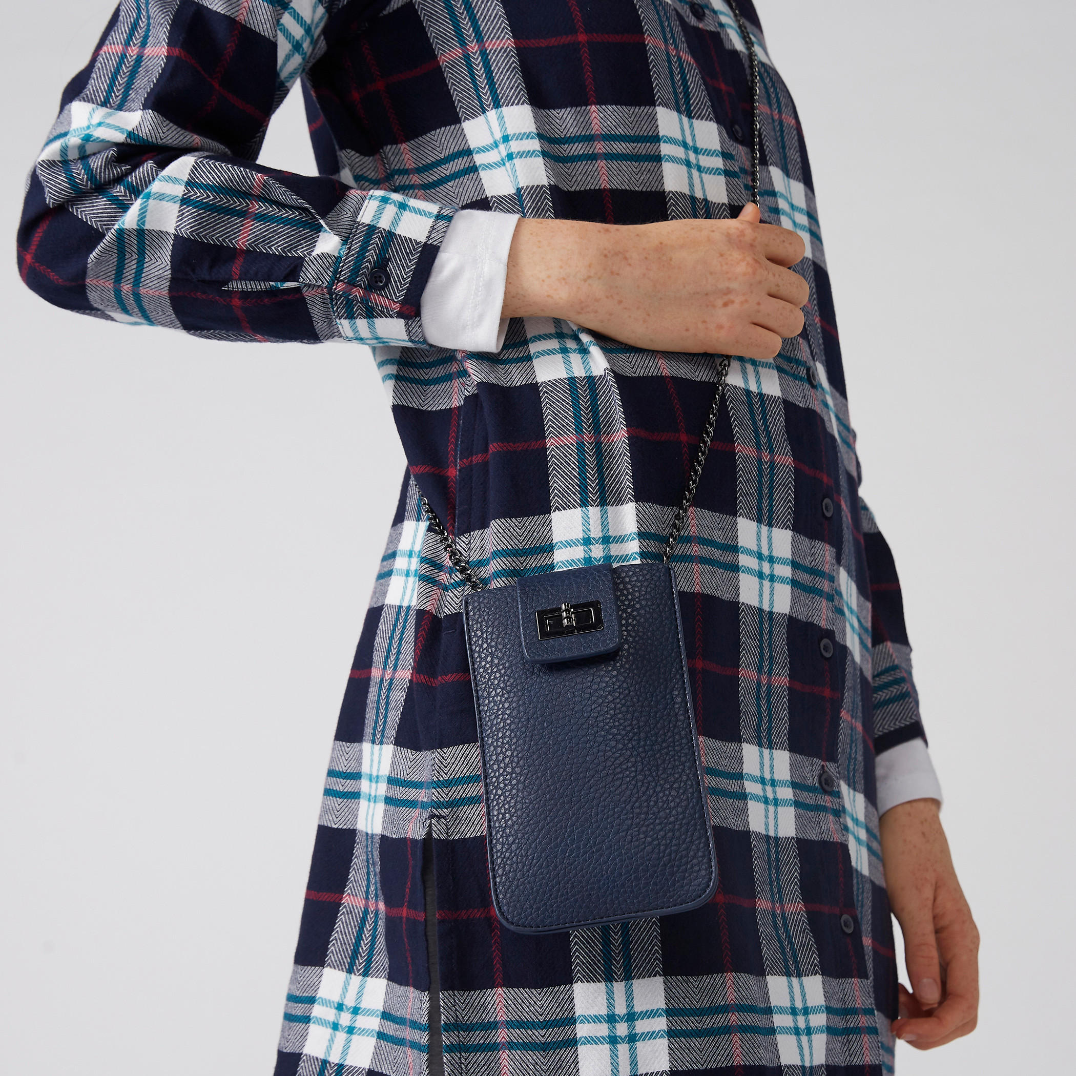 حقيبة كروس بودي بسلسلة ميتاليك-women-bagsandwallets-handbags-image-3
