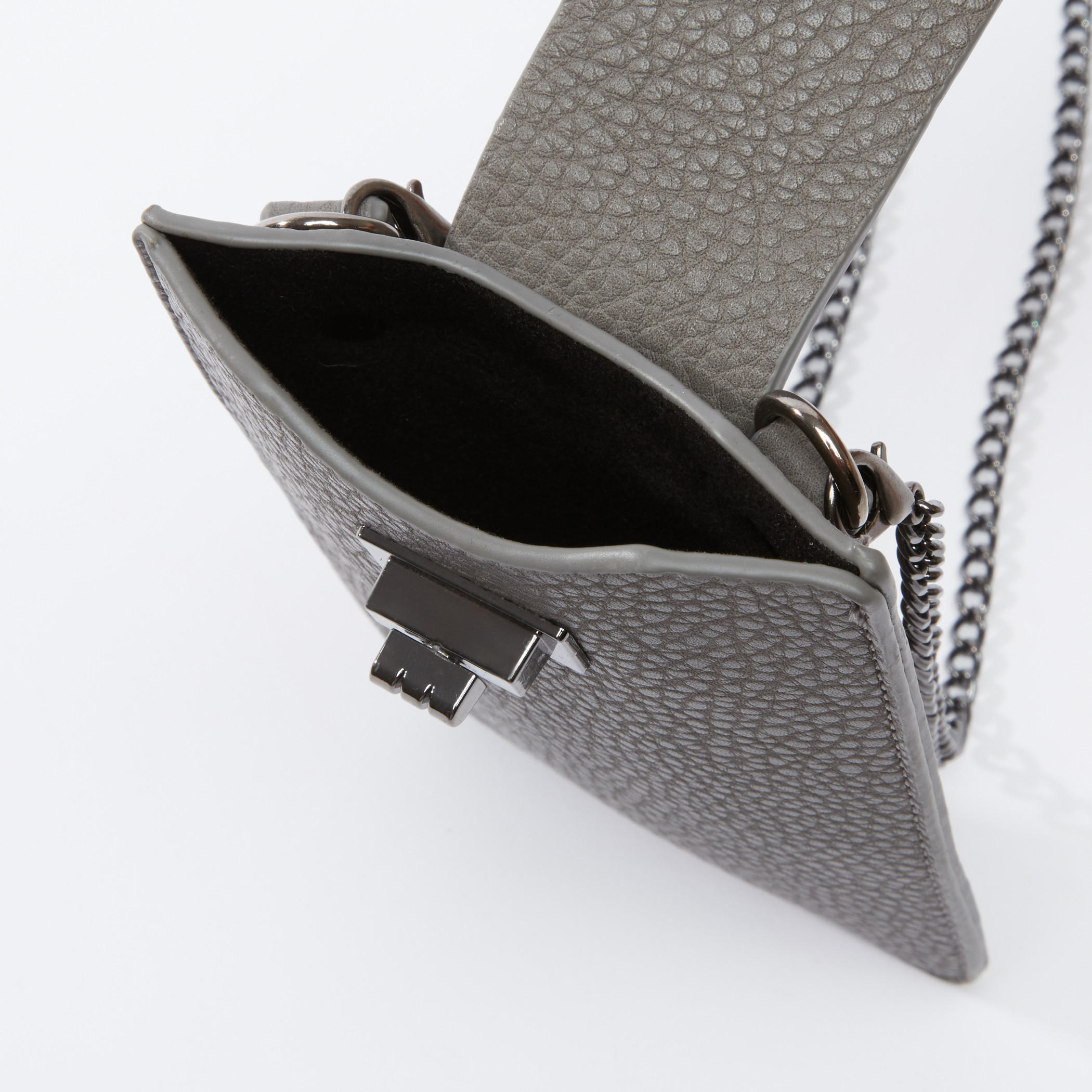 حقيبة ساتشيل بارزة الملمس بقفل إغلاق دوّار وسلسلة ميتاليك-women-bagsandwallets-handbags-image-4