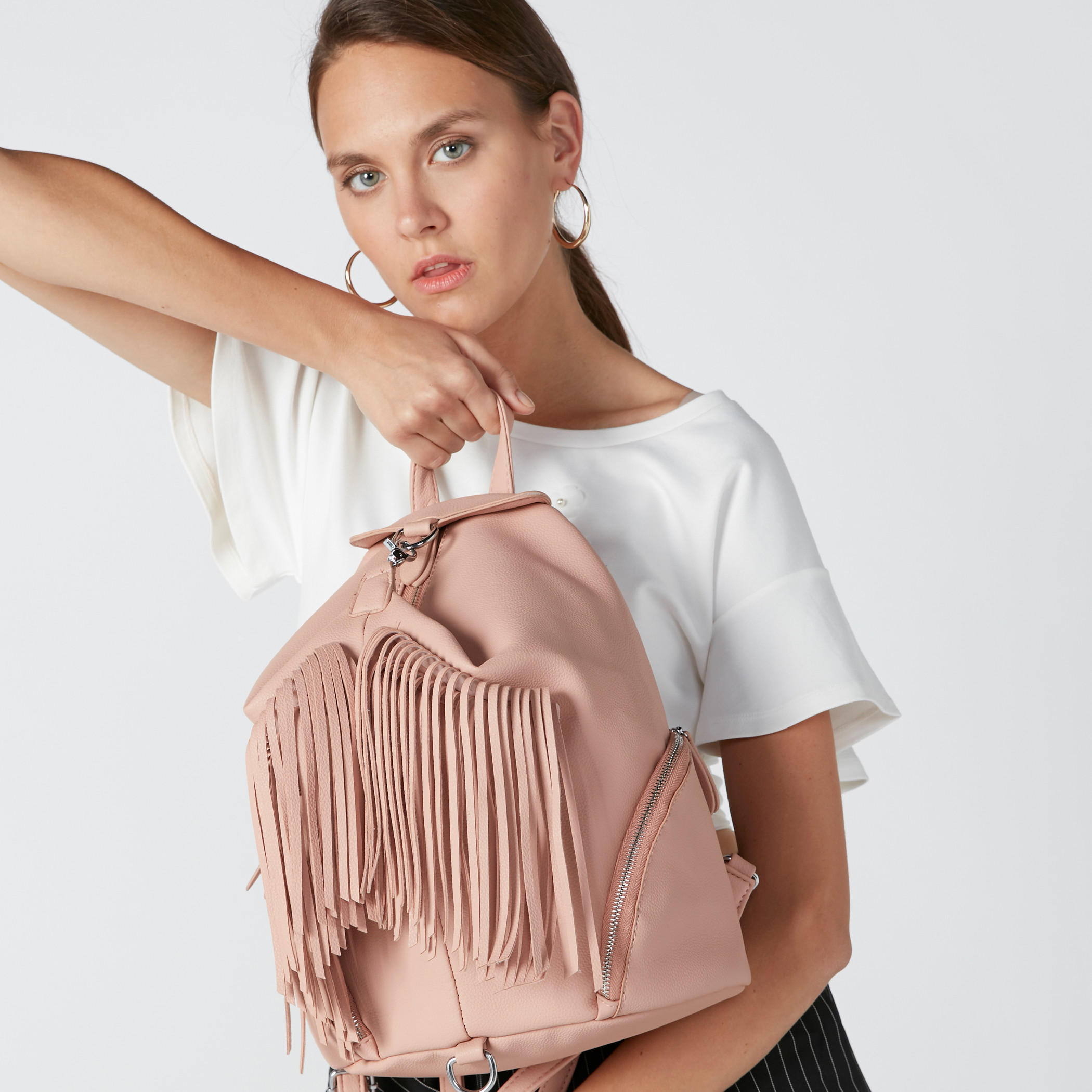 حقيبة ظهر بسحّاب إغلاق وشراشيب-women-bagsandwallets-handbags-image-4