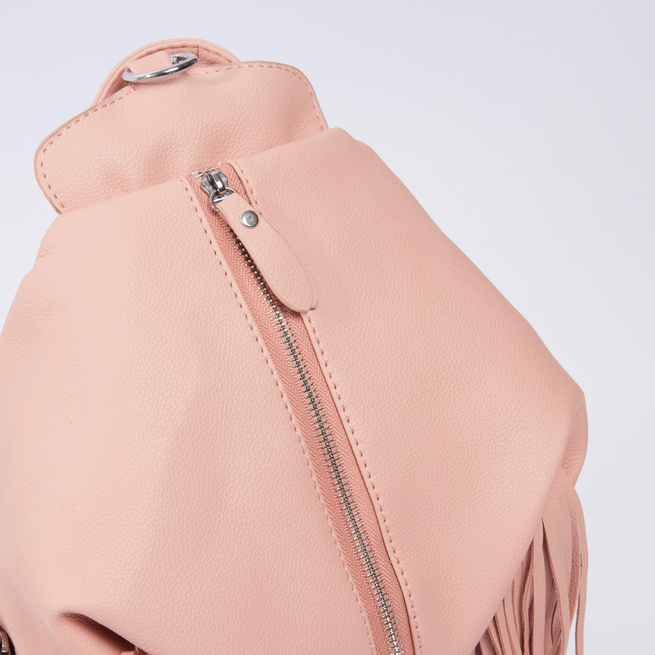 حقيبة ظهر بسحّاب إغلاق وشراشيب-women-bagsandwallets-handbags-image-2