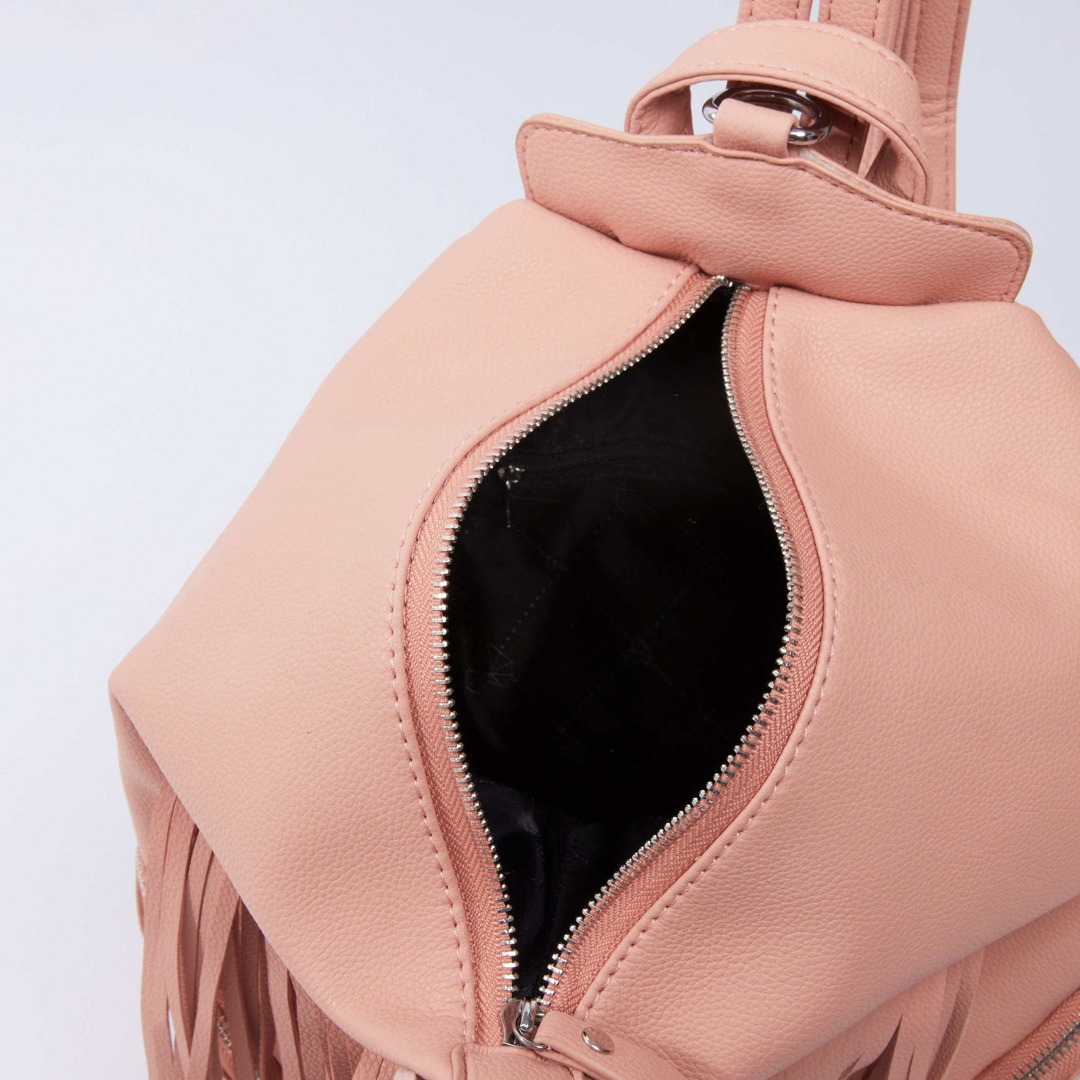 حقيبة ظهر بسحّاب إغلاق وشراشيب-women-bagsandwallets-handbags-image-1