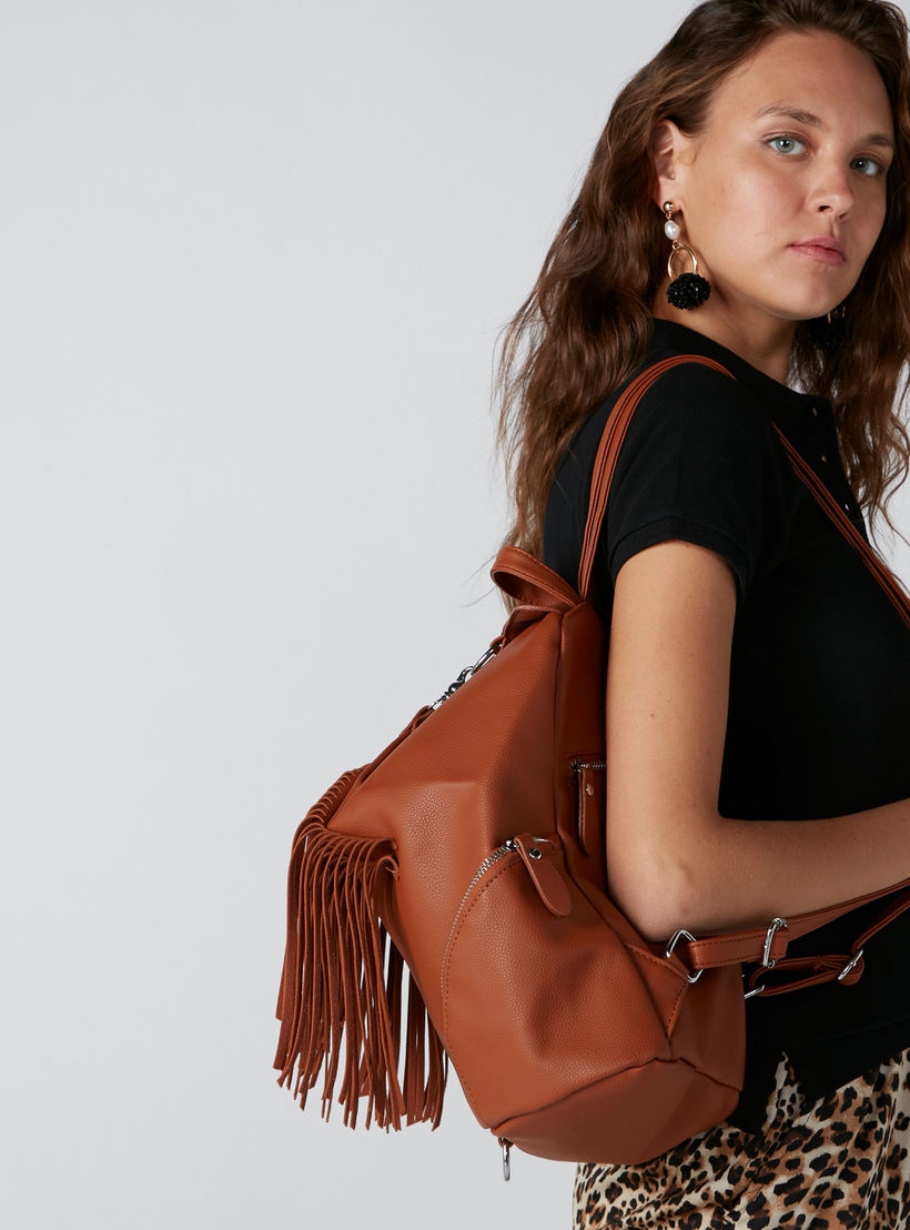 حقيبة ظهر بسحّاب إغلاق وشراشيب-women-bagsandwallets-handbags-image-3