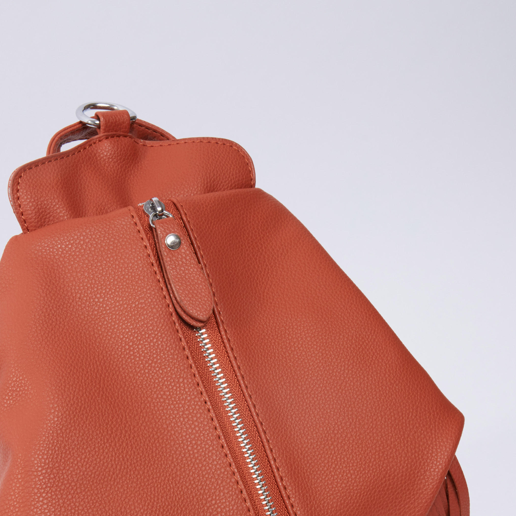 حقيبة ظهر بسحّاب إغلاق وشراشيب-women-bagsandwallets-handbags-image-1