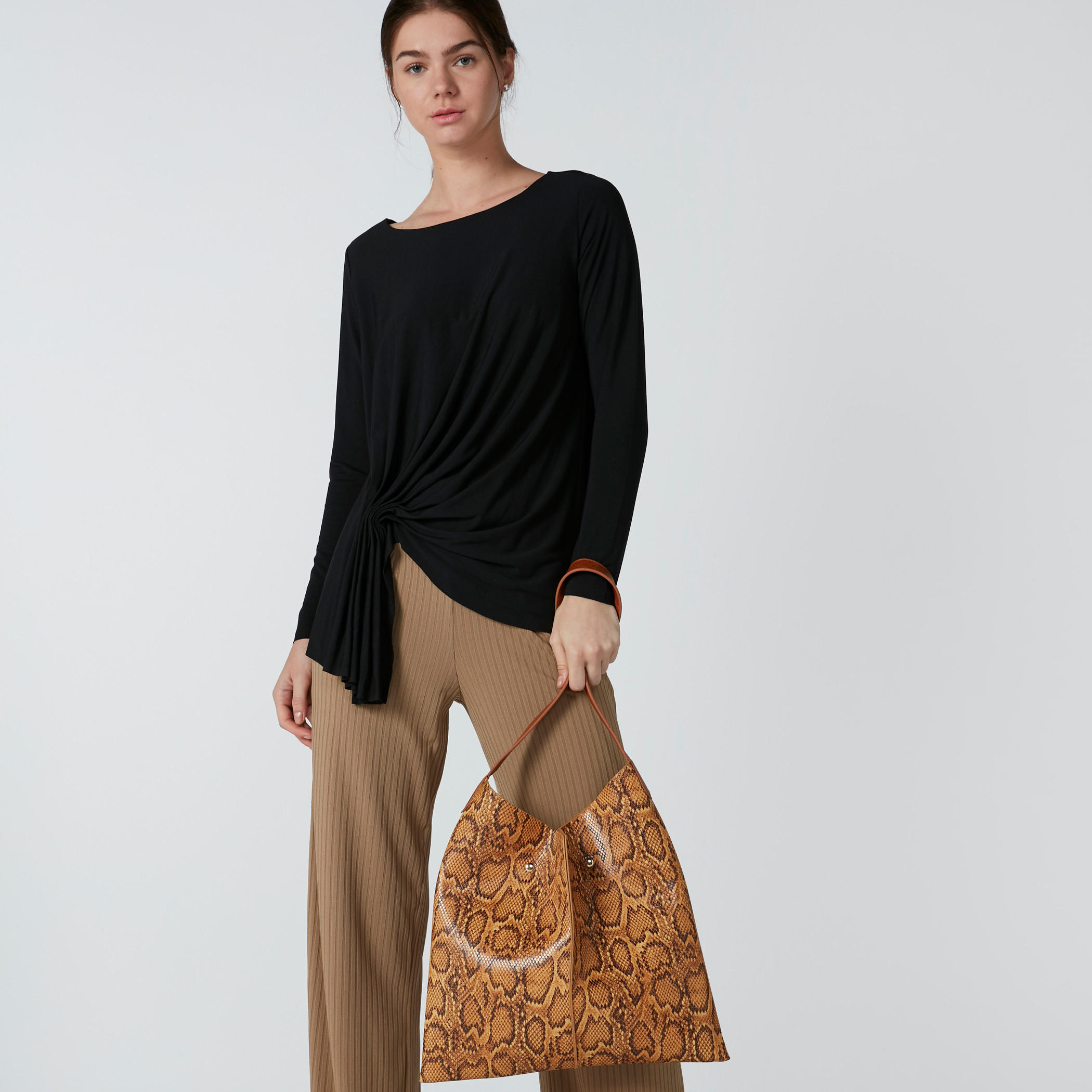 حقيبة توتي بحمالة كتف وطبعات-women-bagsandwallets-handbags-image-2