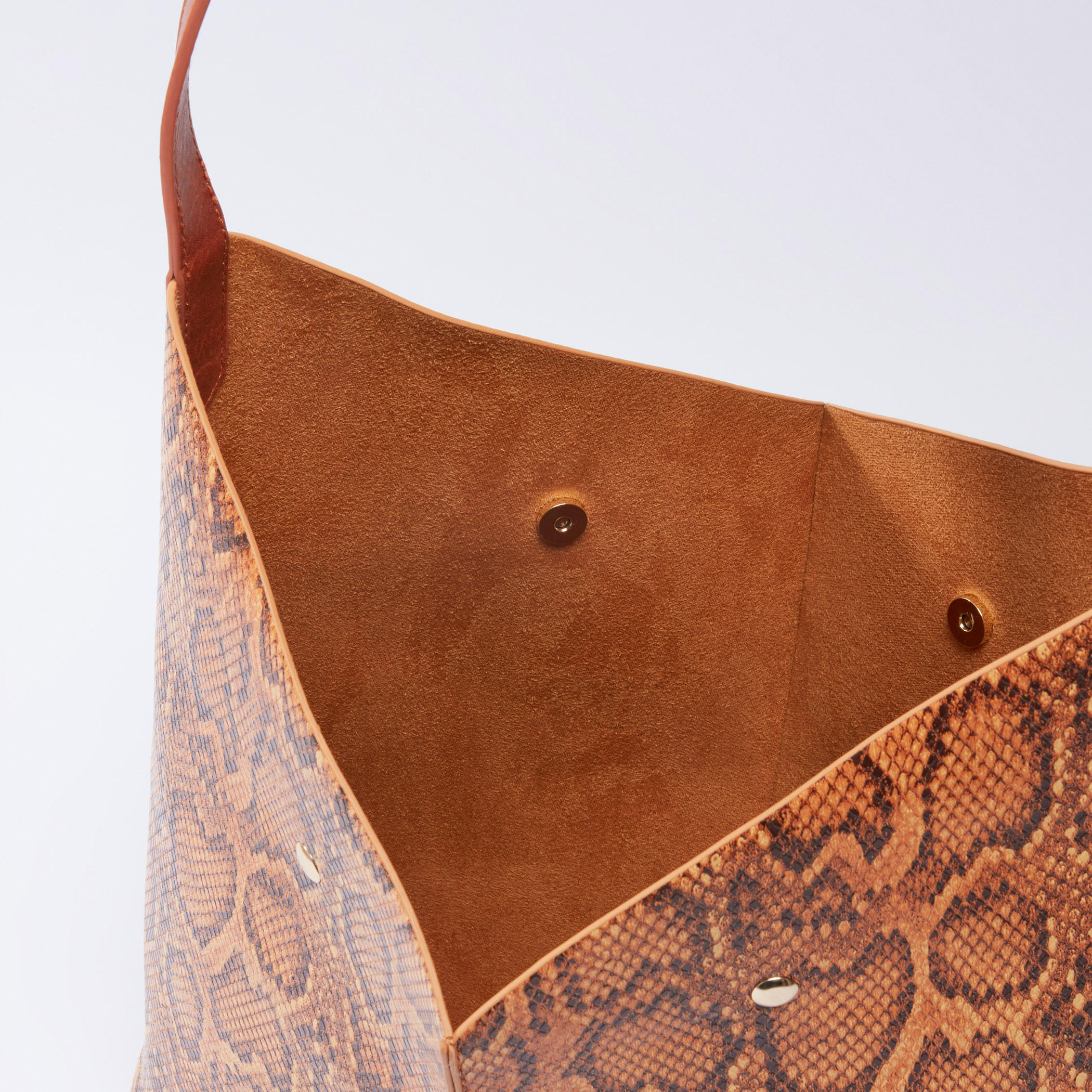 حقيبة توتي بحمالة كتف وطبعات-women-bagsandwallets-handbags-image-5
