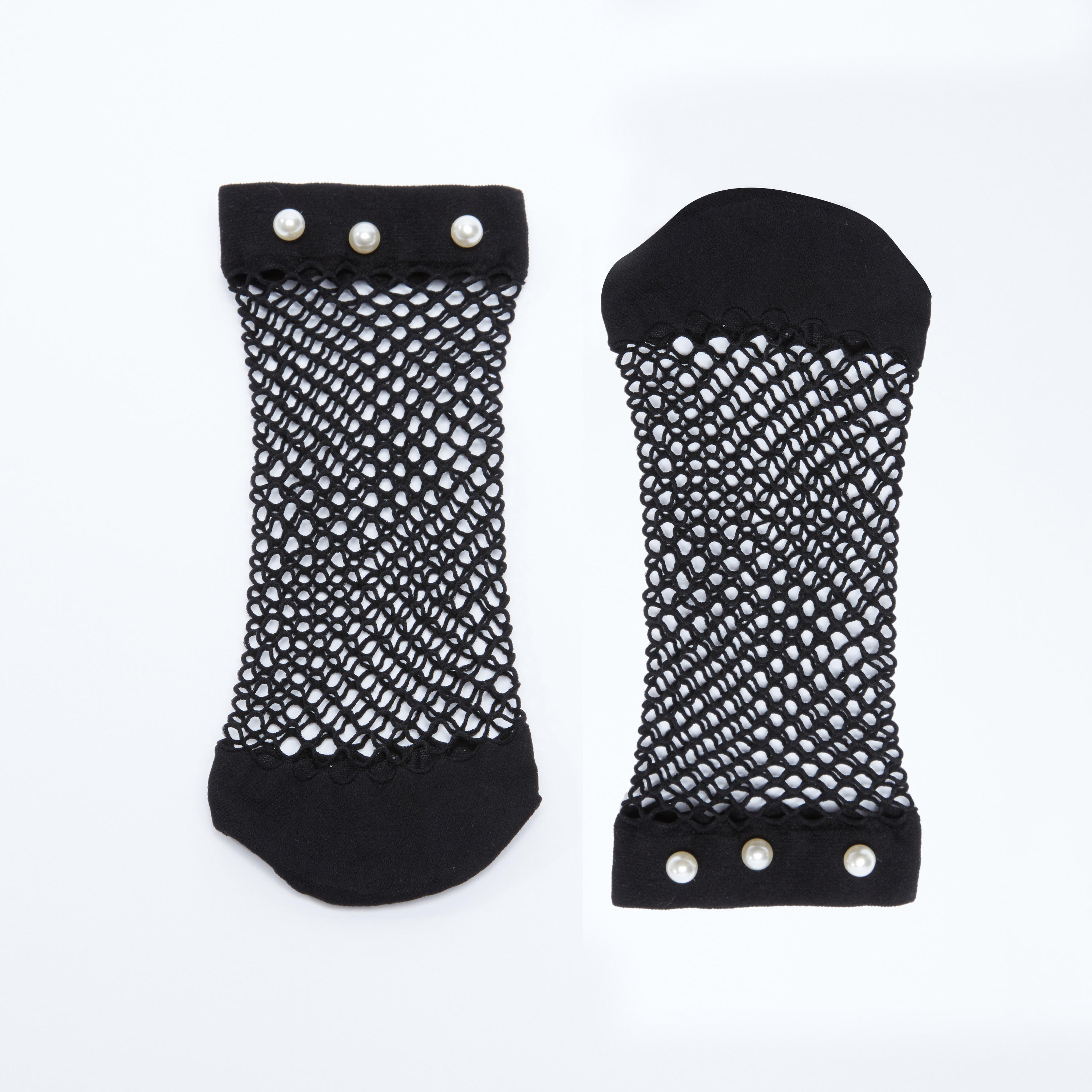 جوارب بتفاصيل لؤلؤ ودانتيل-women-socksandstockings-image-4