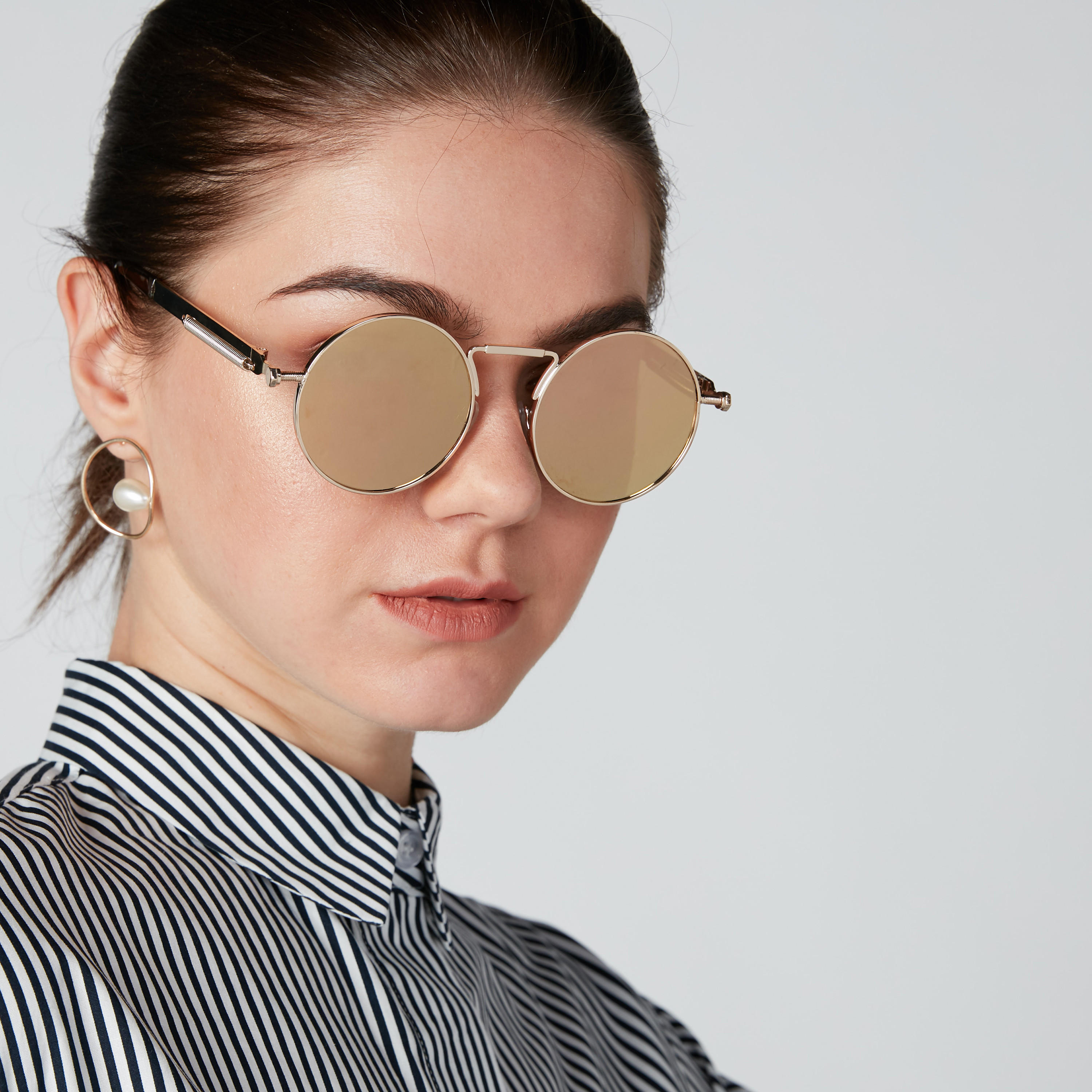 نظّارة شمسية بتصميم مستدير وإطار كامل-women-sunglasses-image-2
