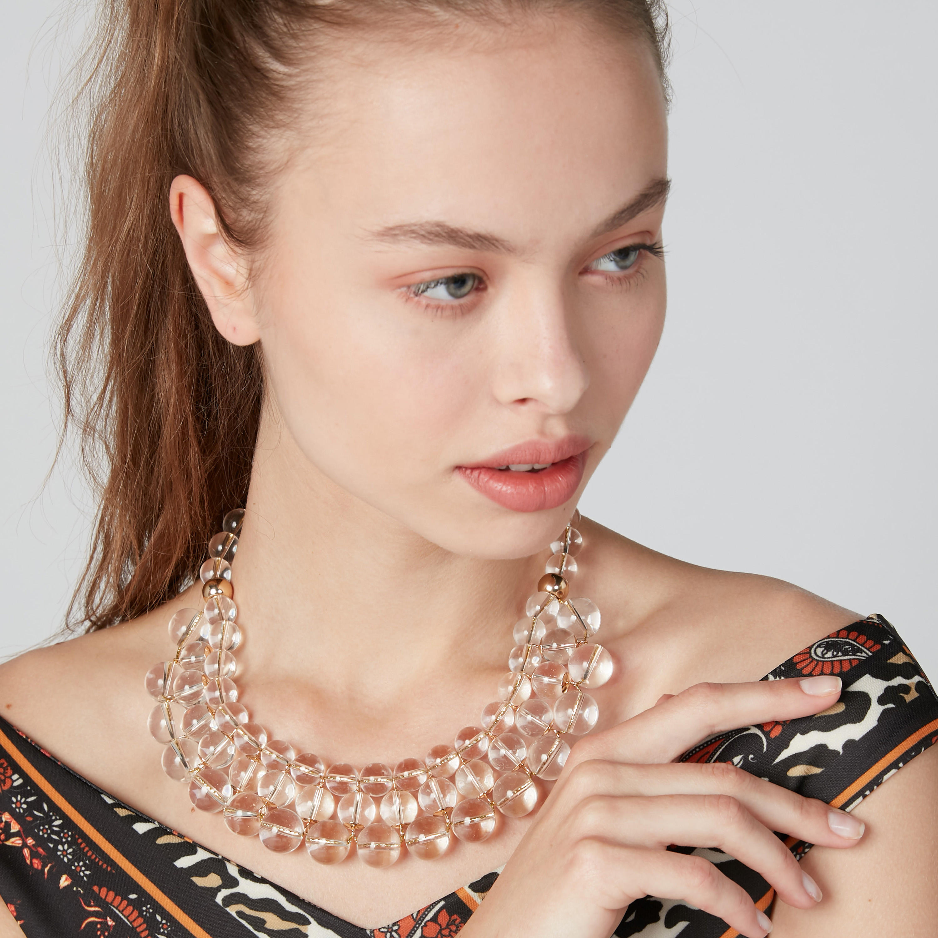 قلادة مرصّعة بمشبك إغلاق-women-watchesandjewellery-jewellery-necklacesandpendants-image-2