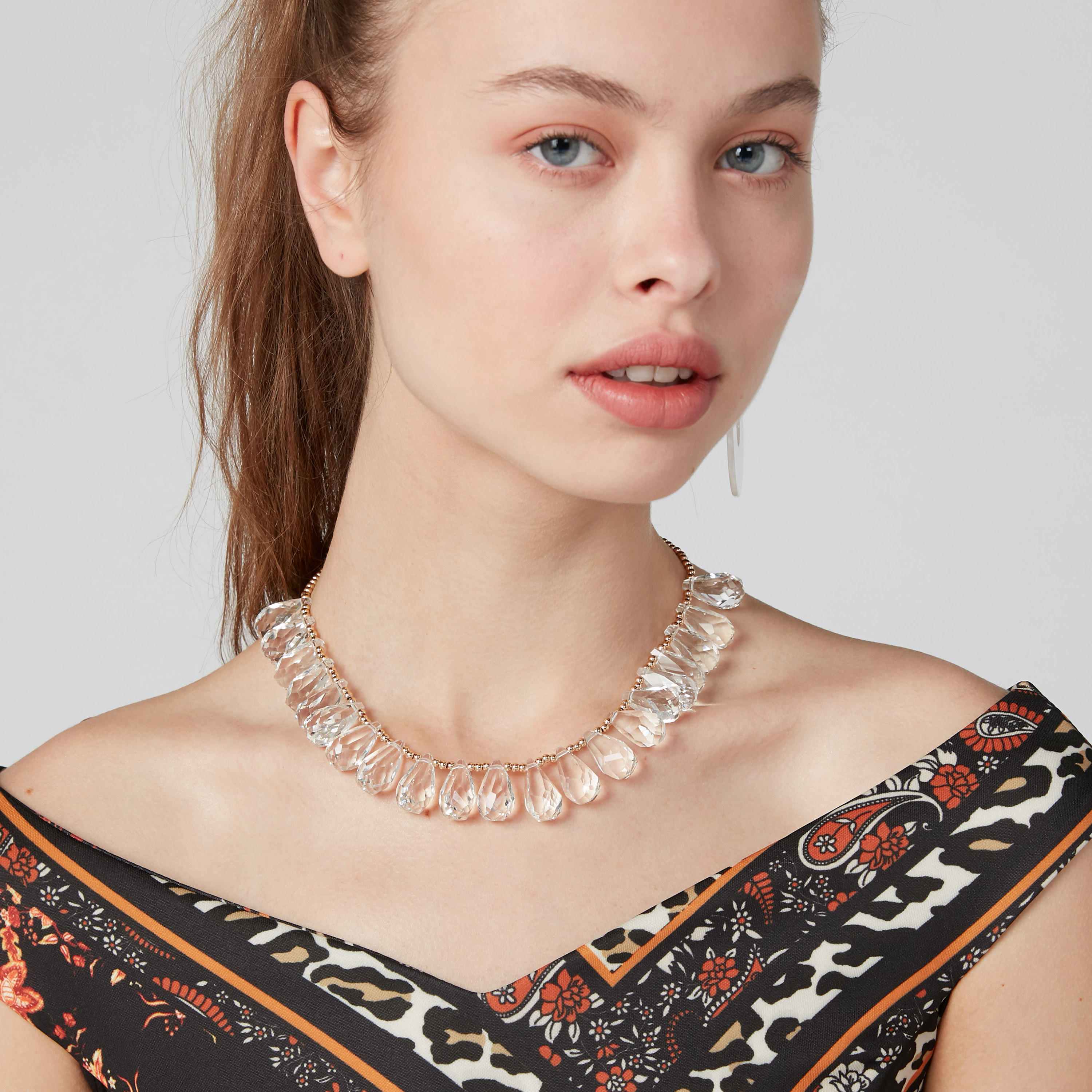 قلادة مرصّعة بمشبك إغلاق-women-watchesandjewellery-jewellery-necklacesandpendants-image-2