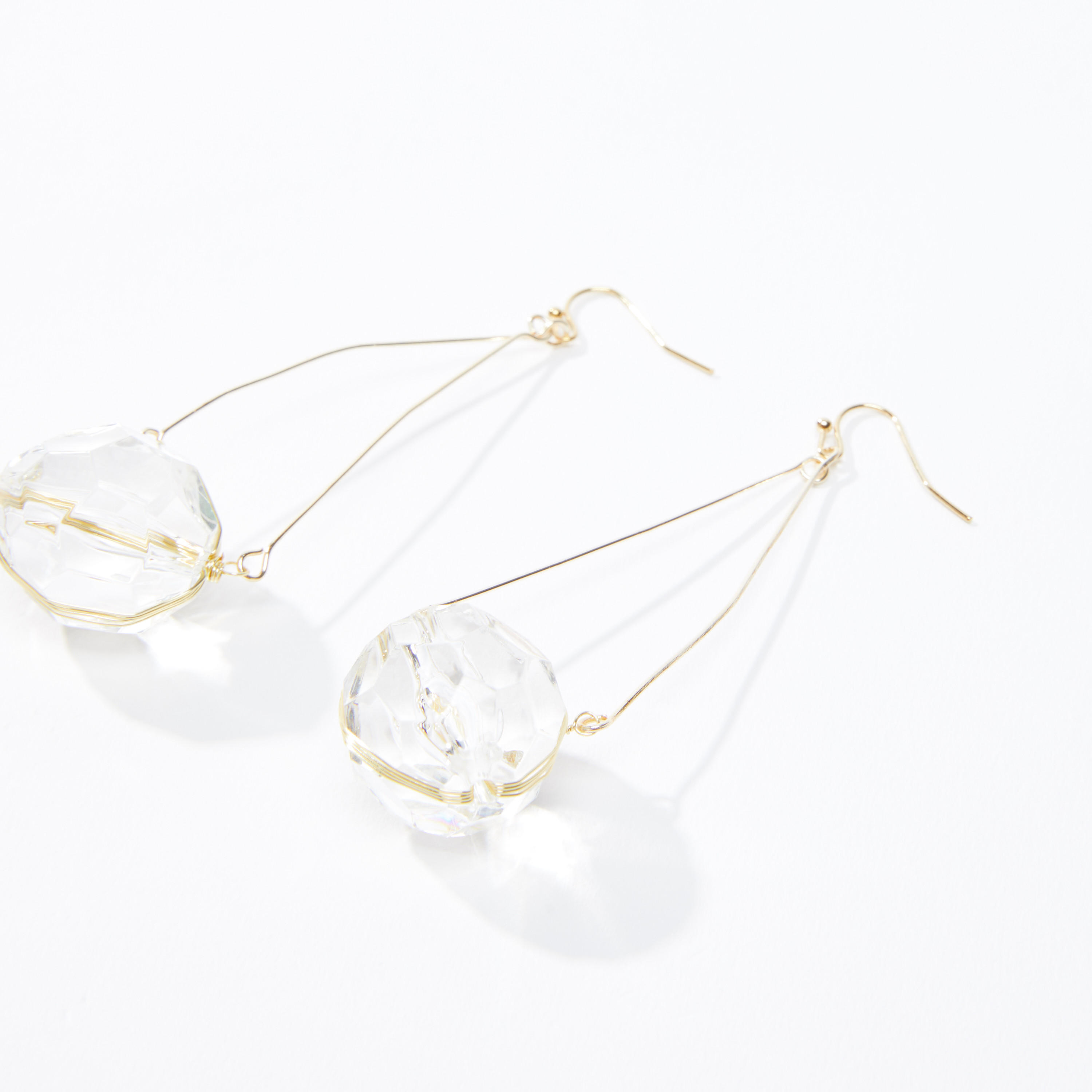 أقراط مرصّعة بدلايّات بقفل خطّاف-women-watchesandjewellery-jewellery-earrings-image-1