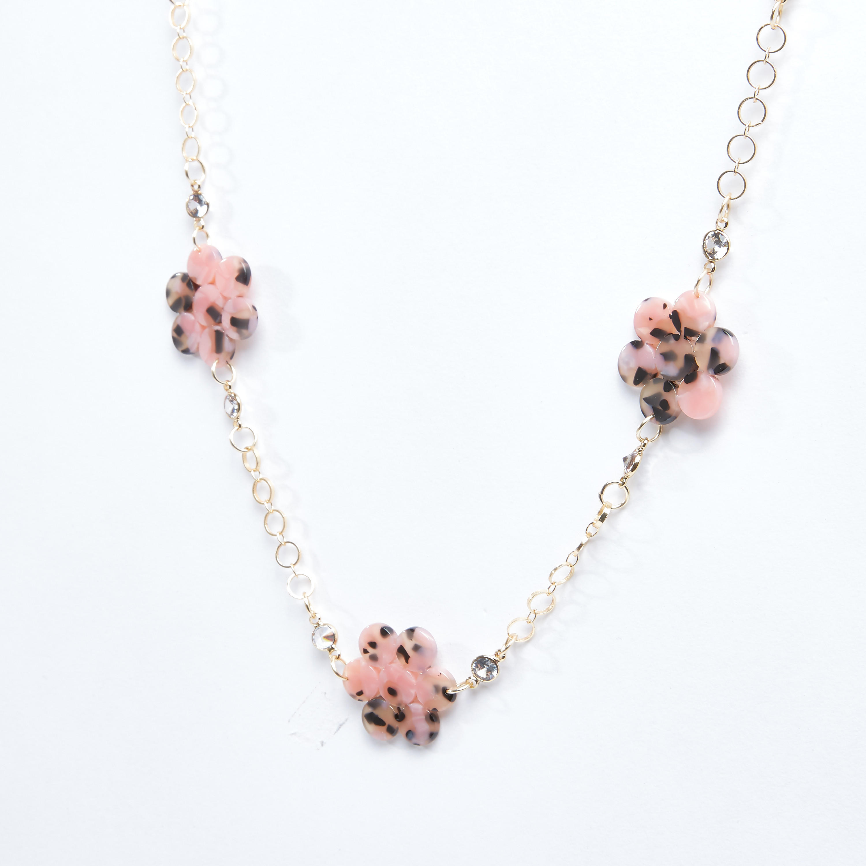 قلادة بتفاصيل مرصّعة وتزيينات زهرية-women-watchesandjewellery-jewellery-necklacesandpendants-image-3