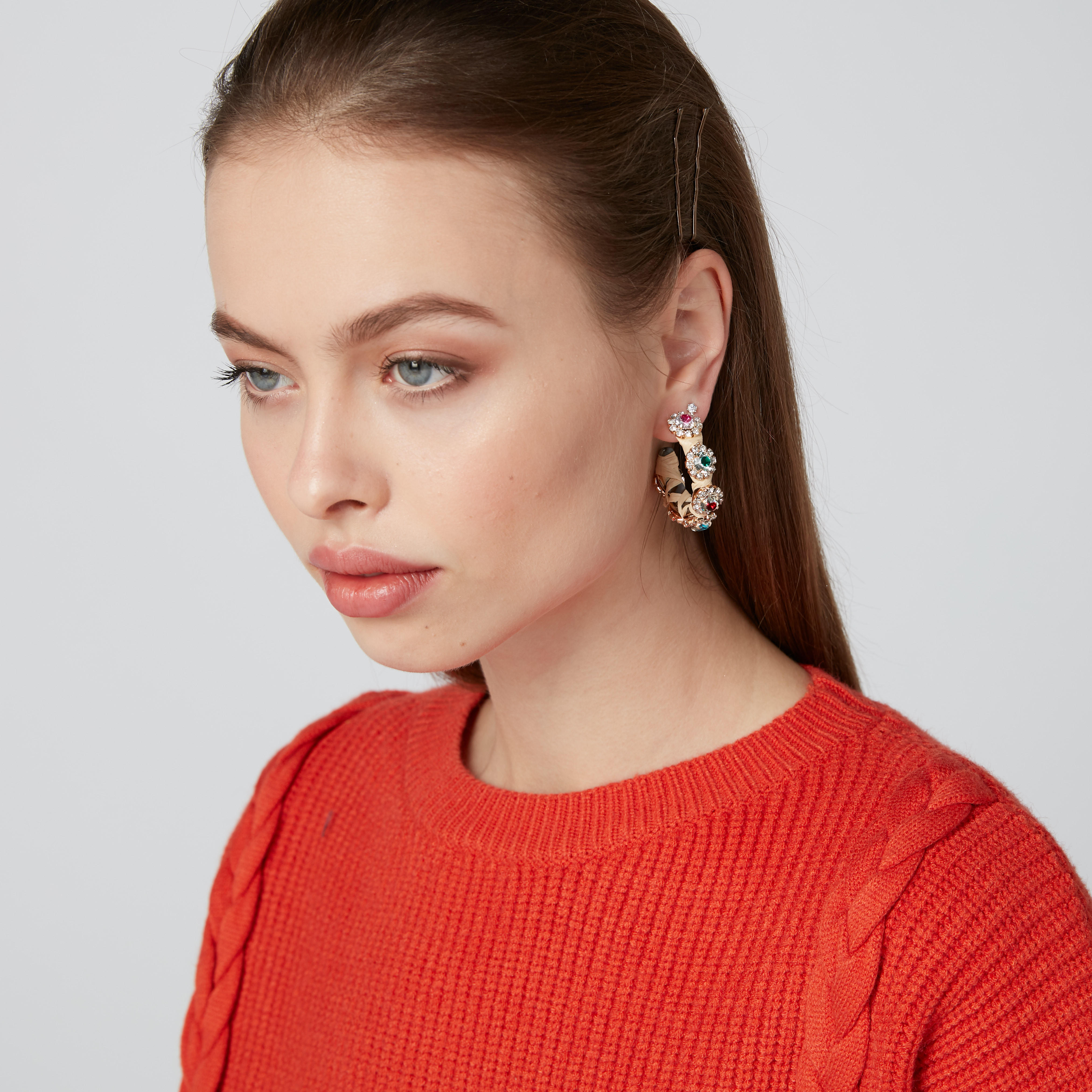 أقراط مرّصعة بمكبس إغلاق-women-watchesandjewellery-jewellery-earrings-image-2