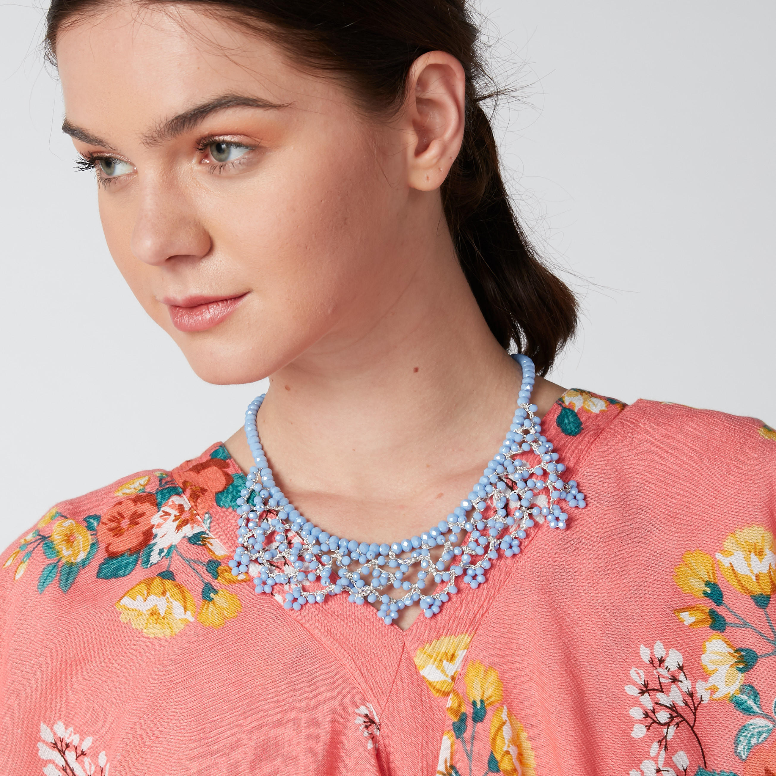 قلادة مزيّنة بمشبك إغلاق-women-watchesandjewellery-jewellery-necklacesandpendants-image-2