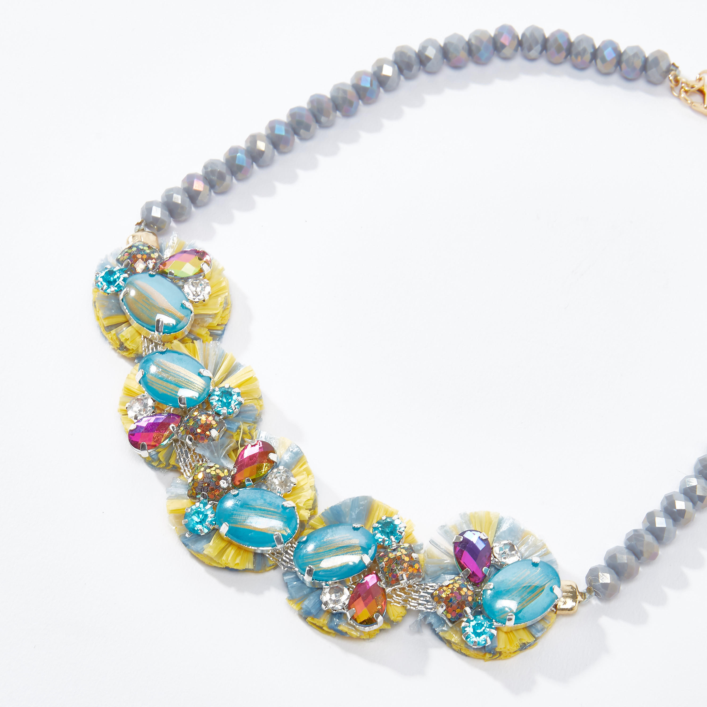 قلادة مزيّنة بمشبك إغلاق-women-watchesandjewellery-jewellery-necklacesandpendants-image-1