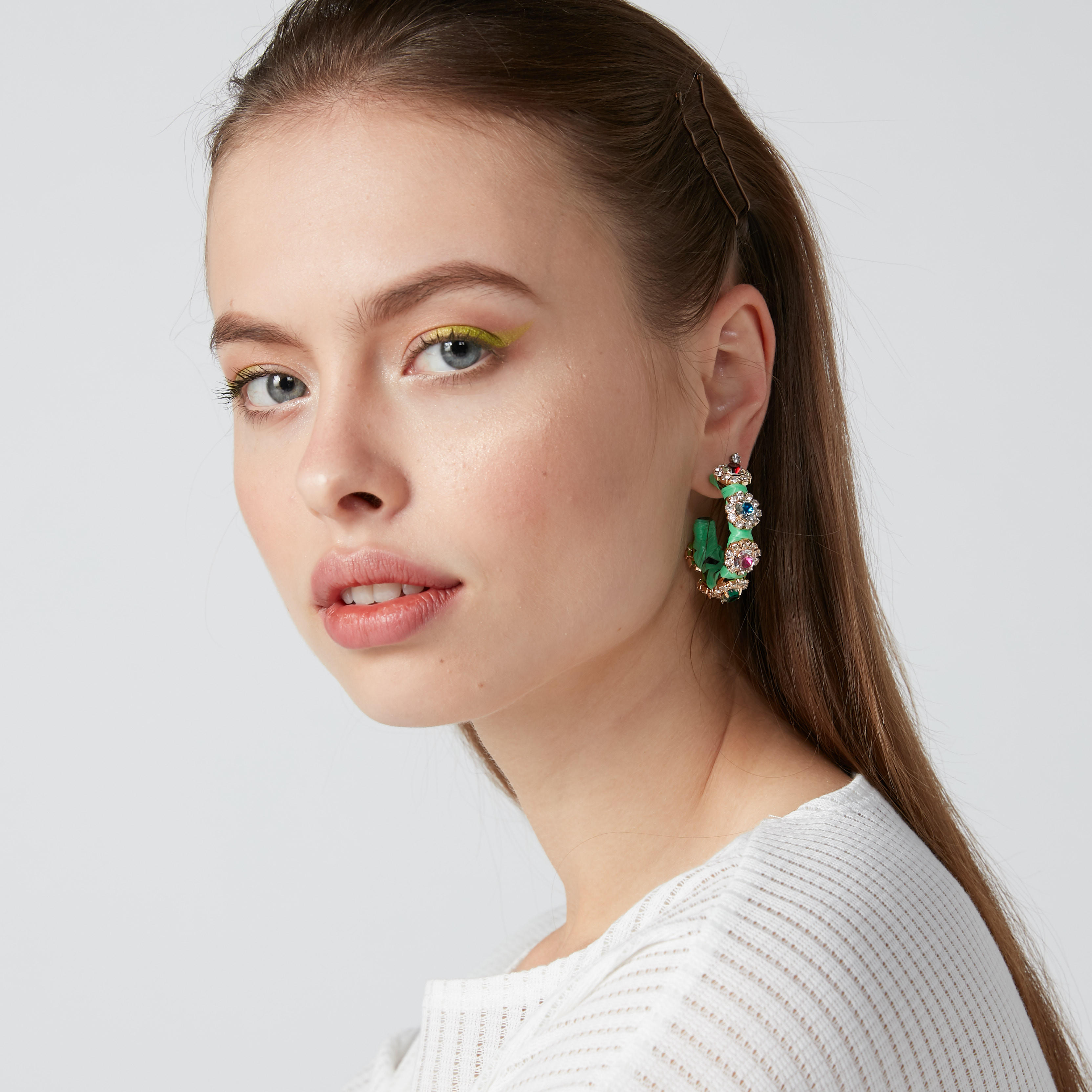 أقراط طوق بتفاصيل مرصّعة ومكبس إغلاق-women-watchesandjewellery-jewellery-earrings-image-2