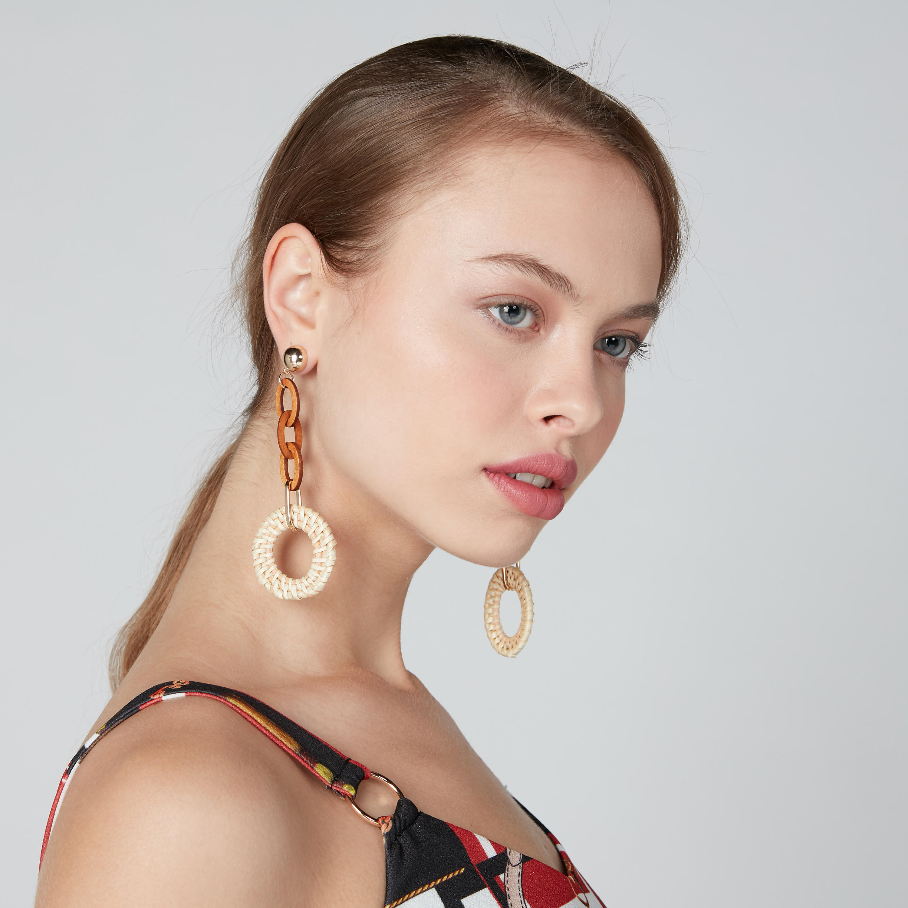 أقراط متدليّة بمكبس إغلاق-women-watchesandjewellery-jewellery-earrings-image-3