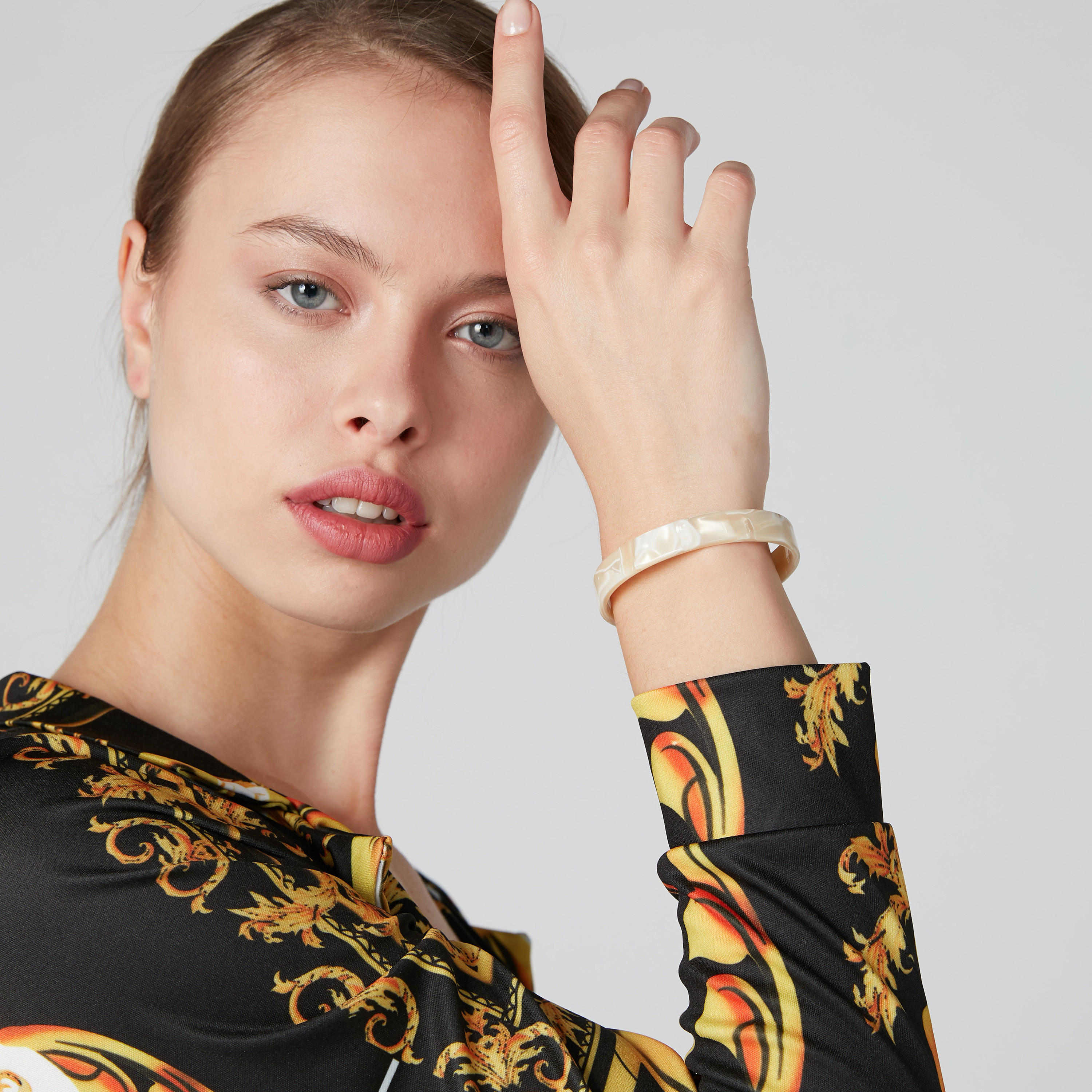 سوار بخطّاف إغلاق وطبعات-women-watchesandjewellery-jewellery-banglesandbracelets-image-2