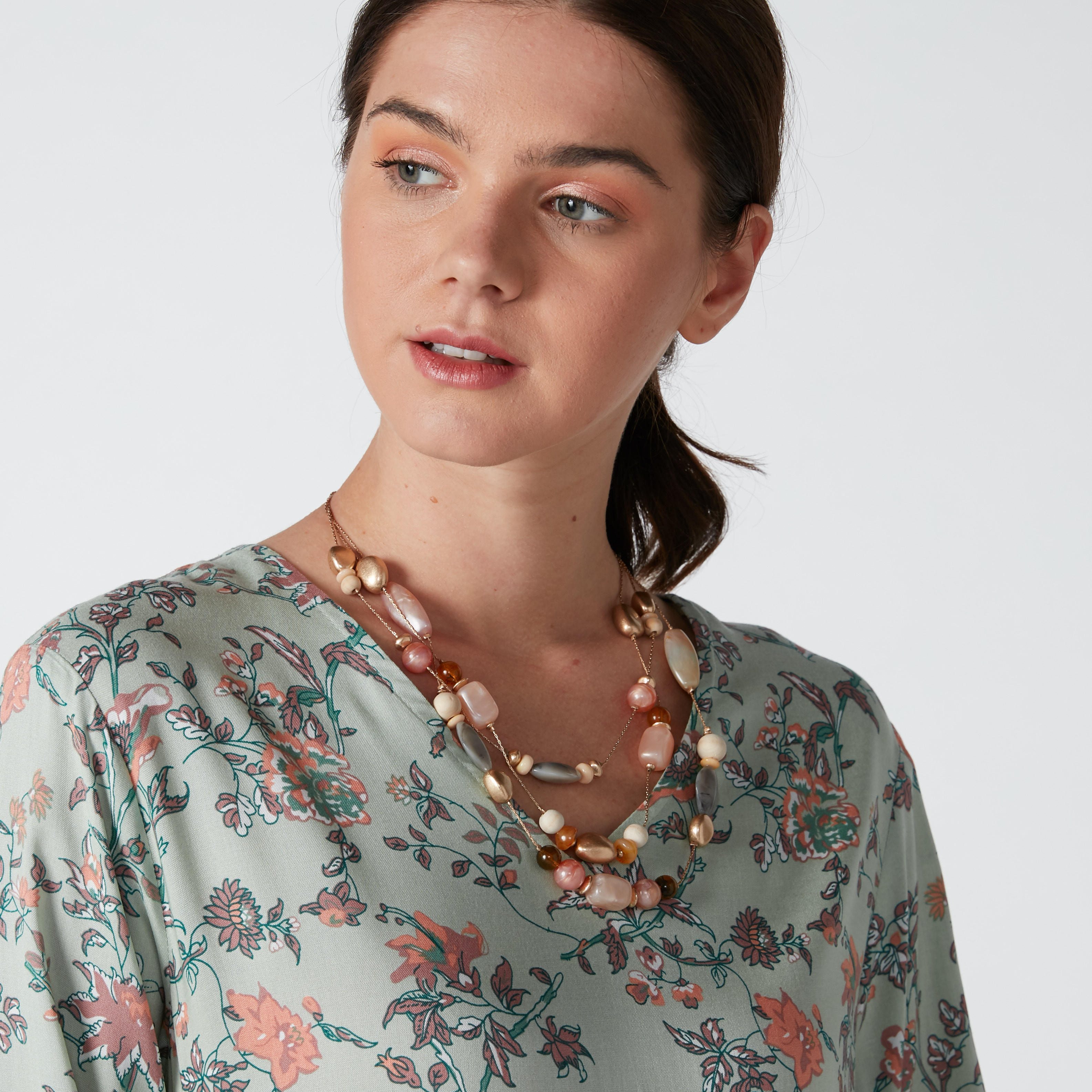 قلادة مزيّنة متعدّدة الطبقات بمشبك إغلاق-women-watchesandjewellery-jewellery-necklacesandpendants-image-2