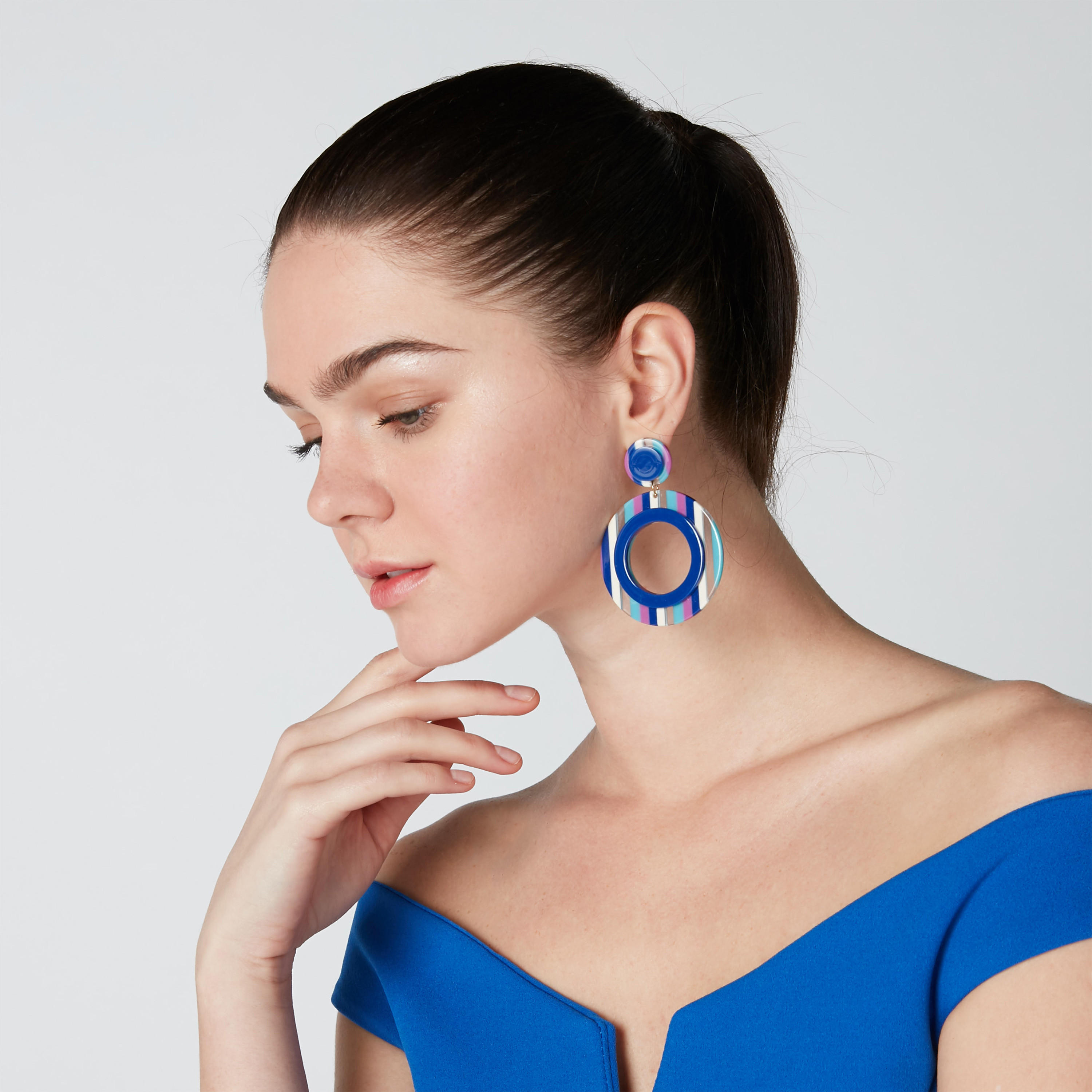 أقراط متدليّة مقلّمة مستديرة بمكبس إغلاق-women-watchesandjewellery-jewellery-earrings-image-2