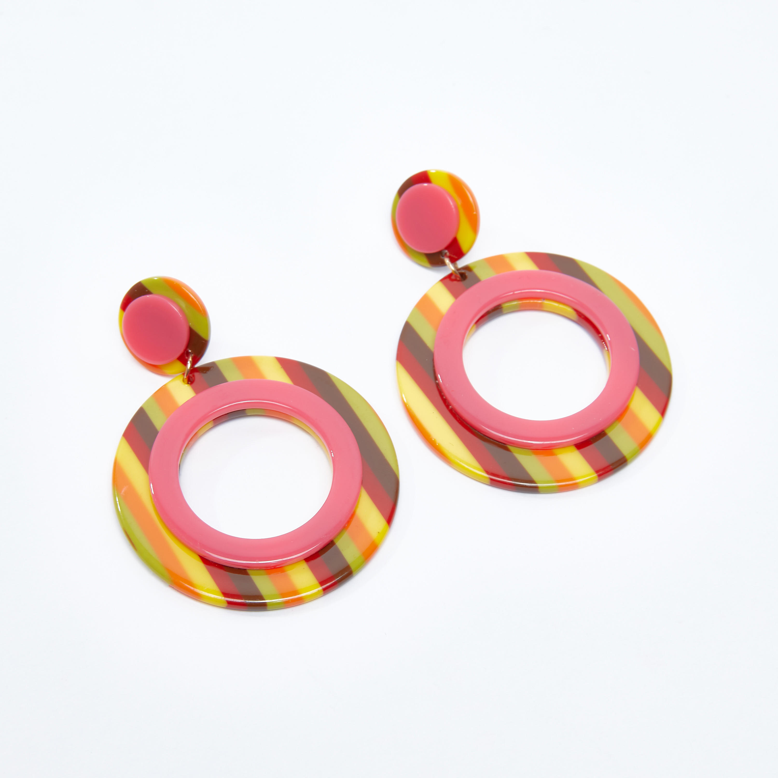 أقراط متدليّة بمكبس إغلاق وطبعات-women-watchesandjewellery-jewellery-earrings-image-1