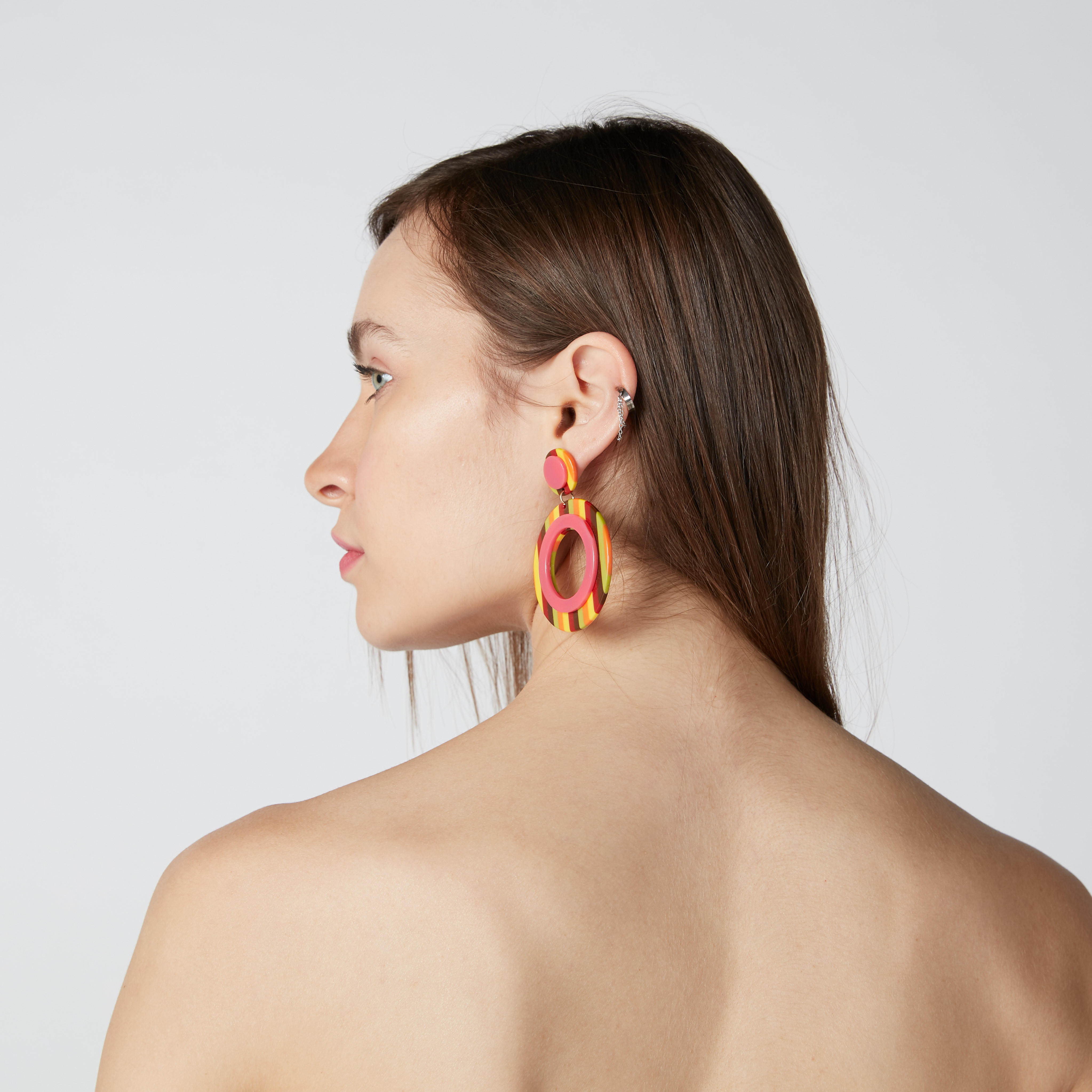 أقراط متدليّة بمكبس إغلاق وطبعات-women-watchesandjewellery-jewellery-earrings-image-2