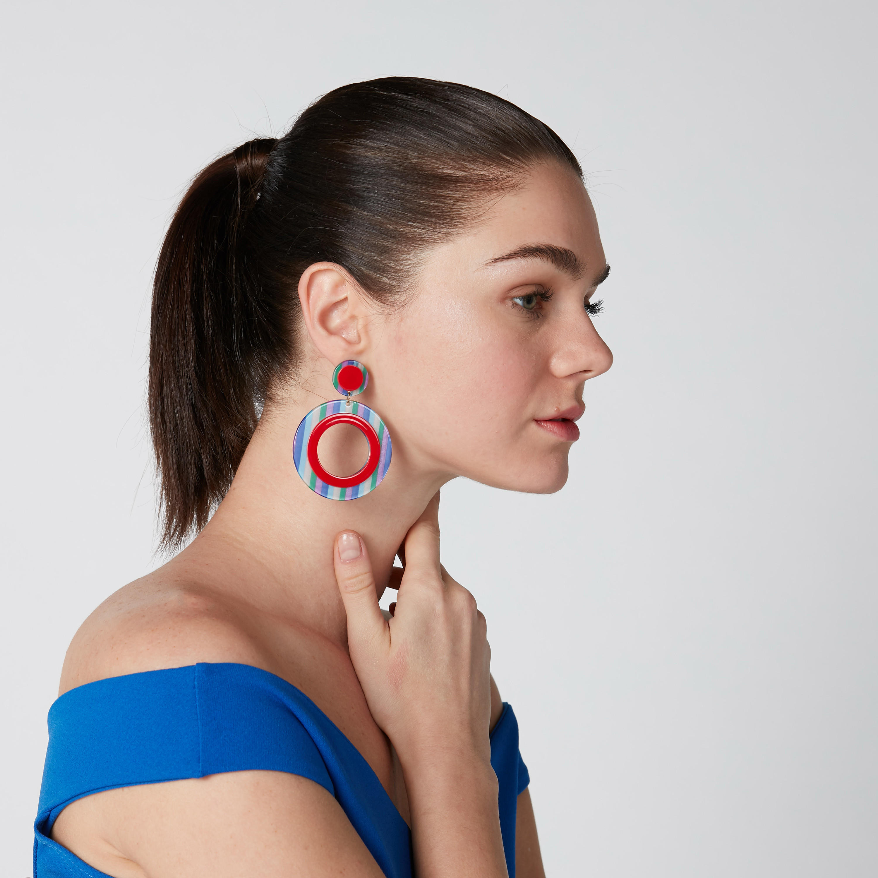 أقراط متدليّة بمكبس إغلاق وطبعات-women-watchesandjewellery-jewellery-earrings-image-2