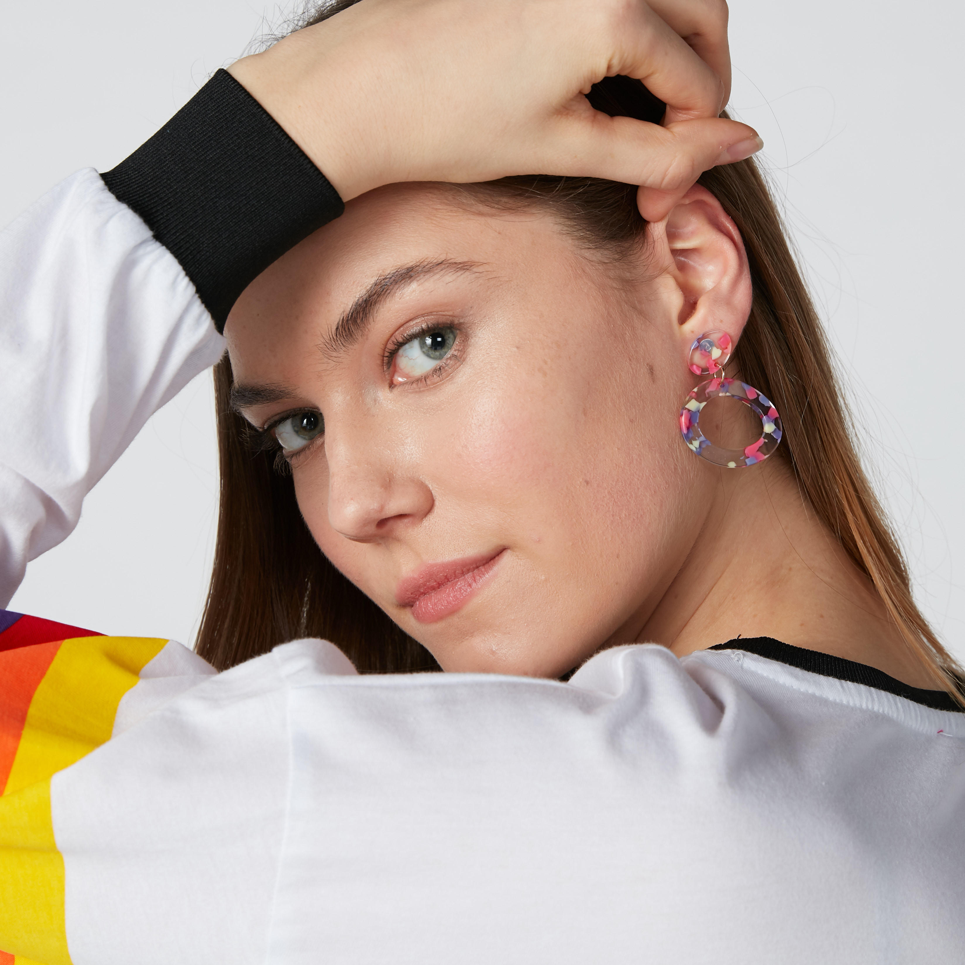 أقراط متدليّة بمكبس إغلاق وطبعات-women-watchesandjewellery-jewellery-earrings-image-2