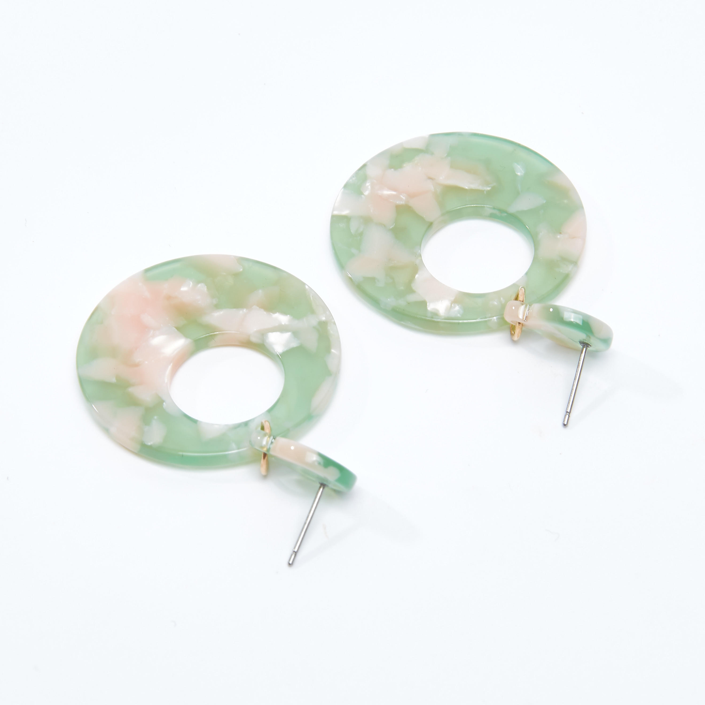 أقراط متدليّة مستديرة بمكبس إغلاق وطبعات-women-watchesandjewellery-jewellery-earrings-image-1