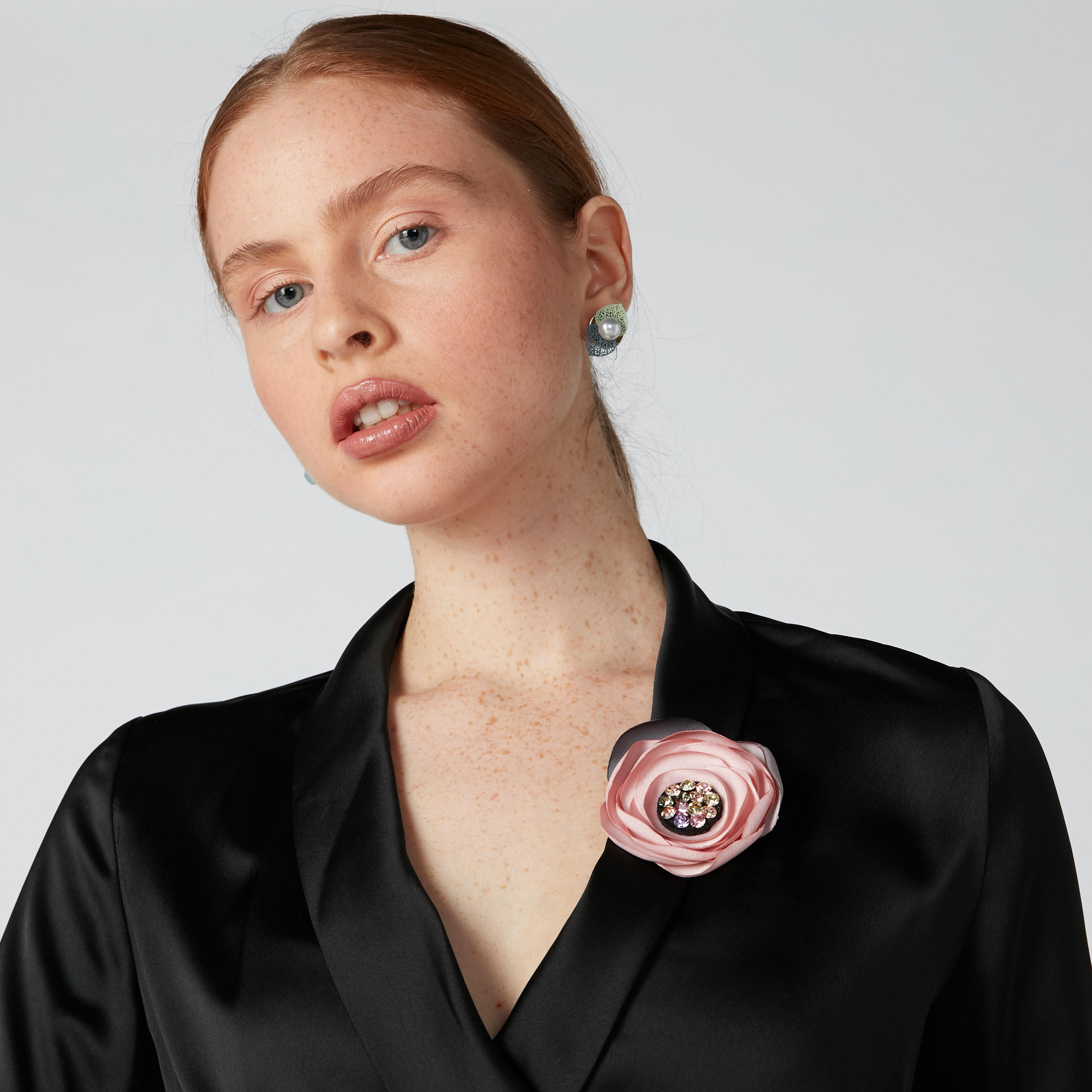 بروش زهري مرصّع-women-watchesandjewellery-jewellery-brooches-image-2