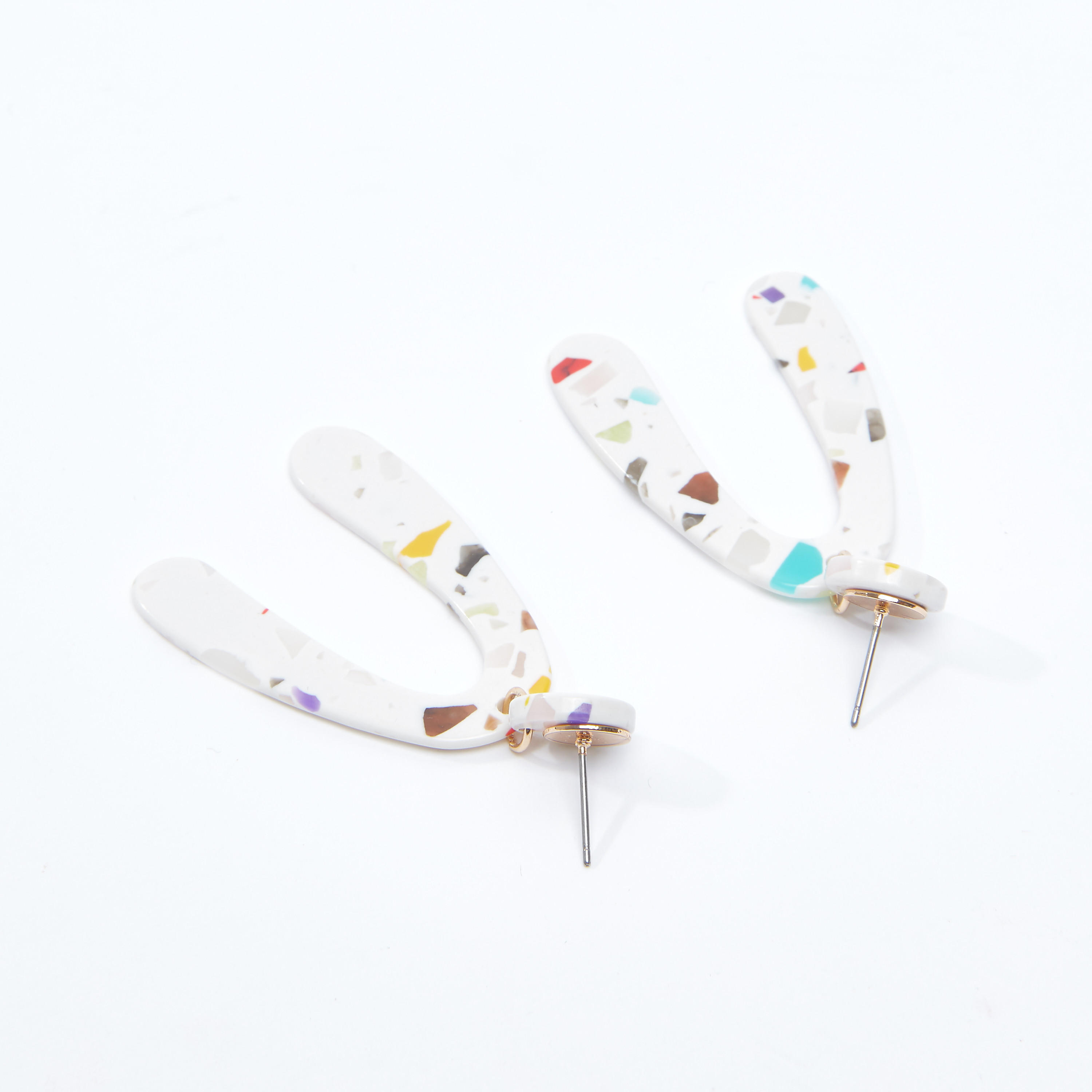 أقراط متدليّة بمكبس إغلاق وطبعات-women-watchesandjewellery-jewellery-earrings-image-1