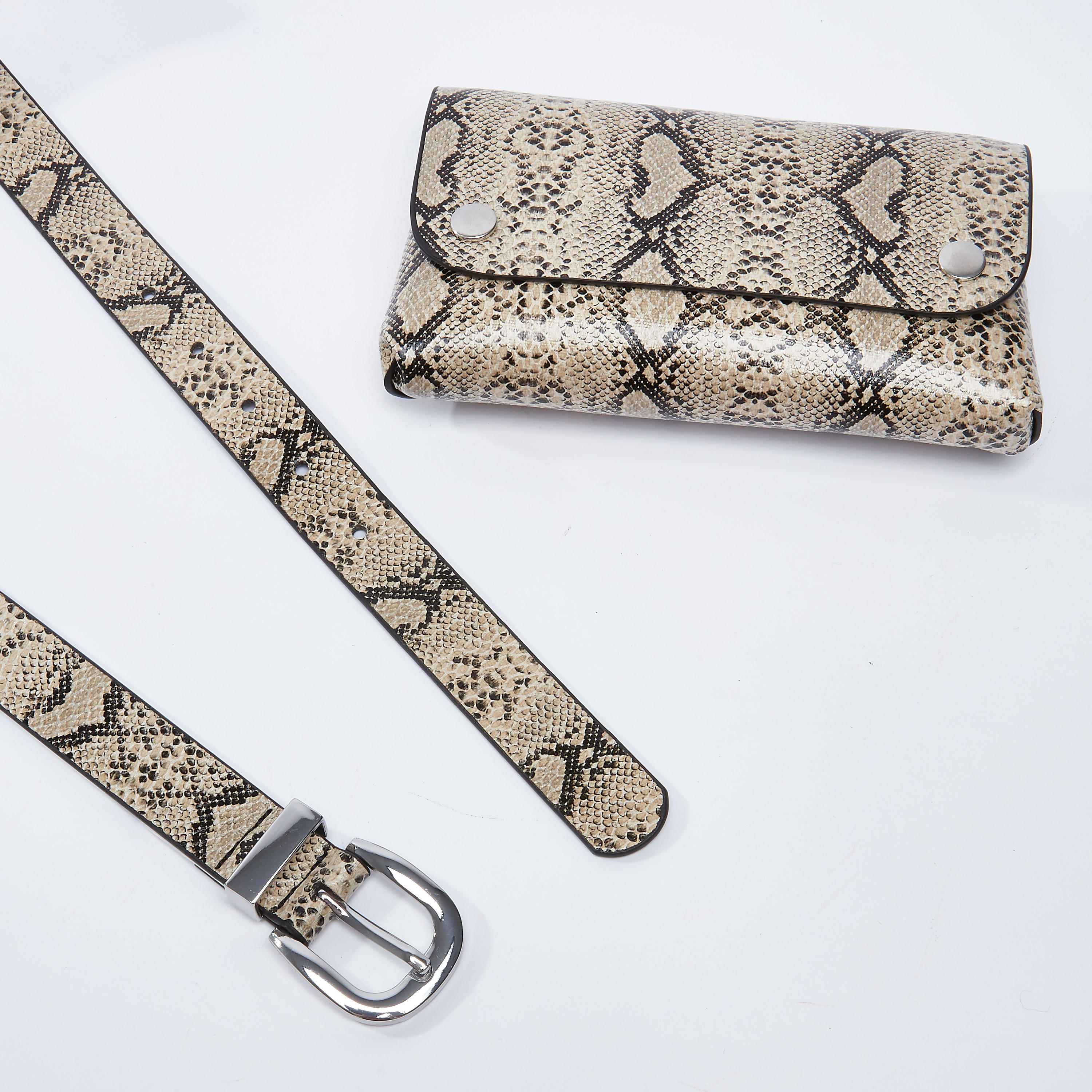 محفظة بطيّة وحزام بإبزيم بدبوس قابل للتعديل وطبعات-women-clothingaccessories-belts-image-1