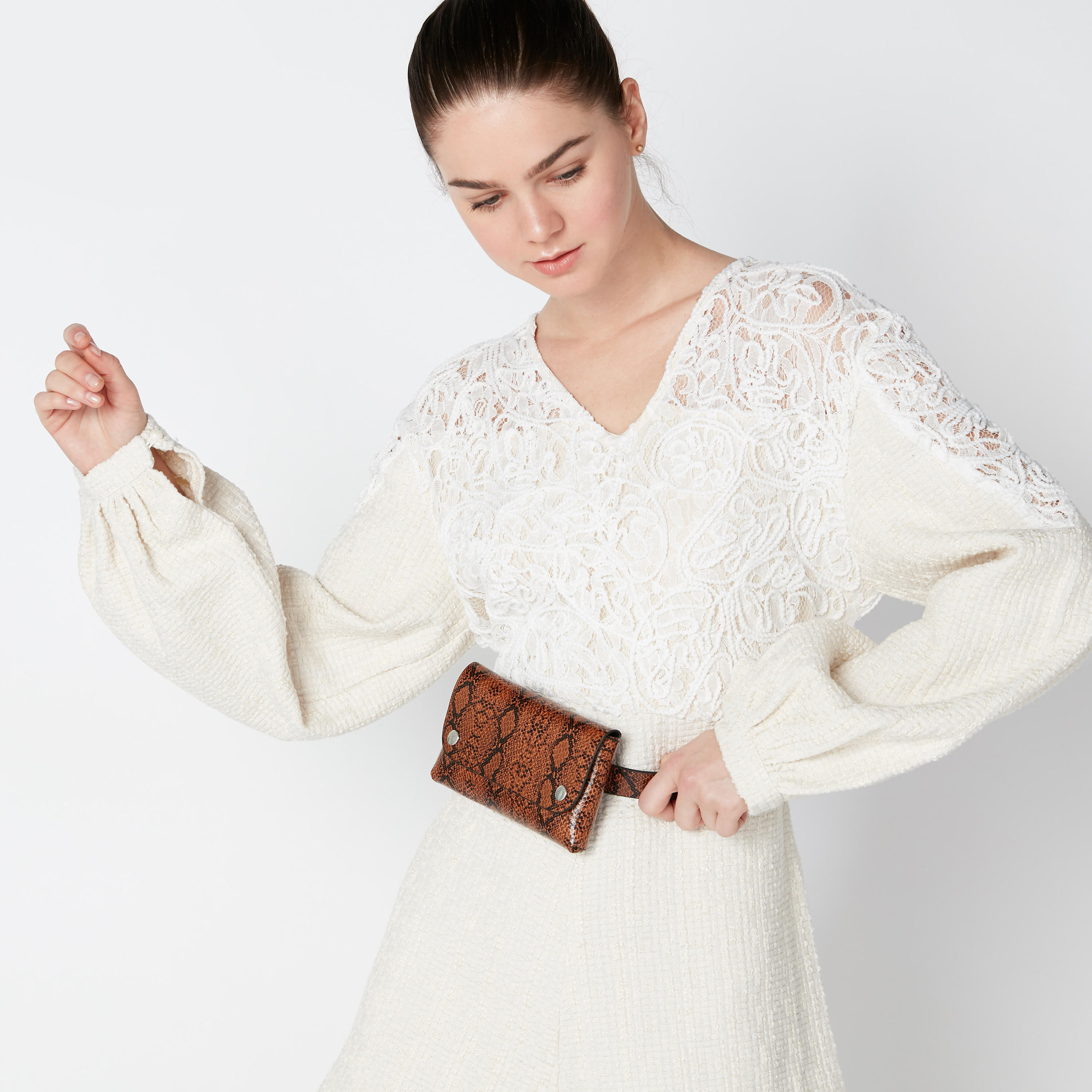 حقيبة خصر بحزام بإبزيم بدبوس وطبعات-women-clothingaccessories-belts-image-2