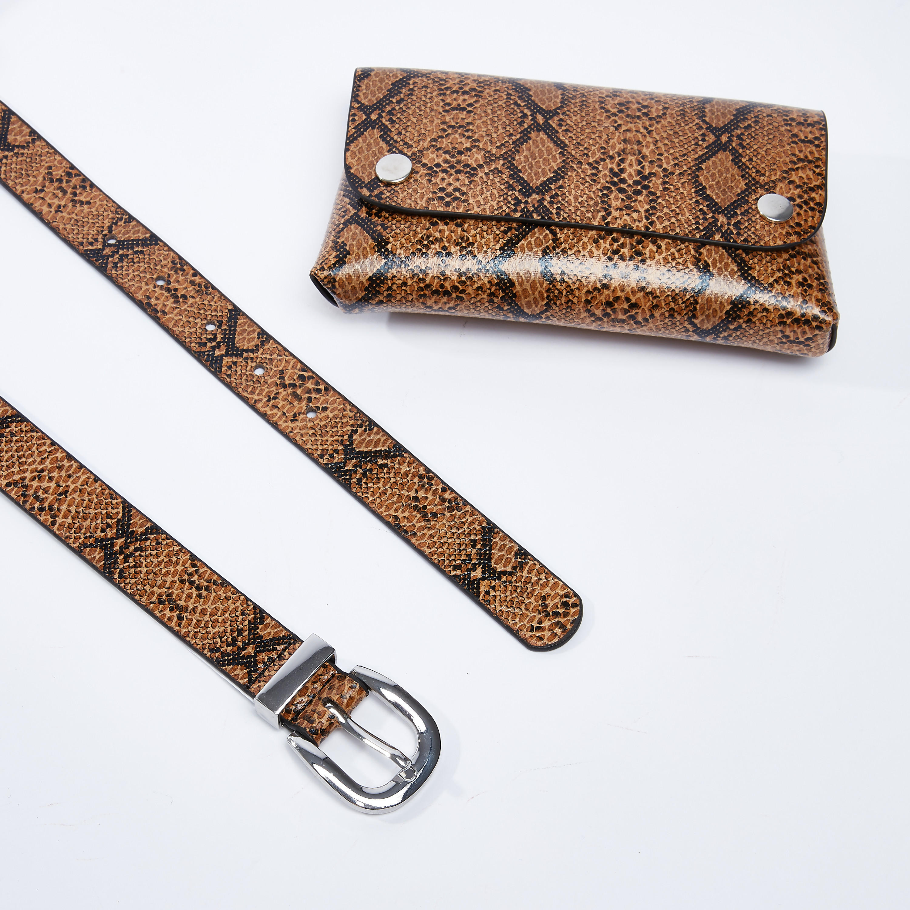محفظة بطيّة وحزام بإبزيم بدبوس قابل للتعديل وطبعات-women-clothingaccessories-belts-image-4