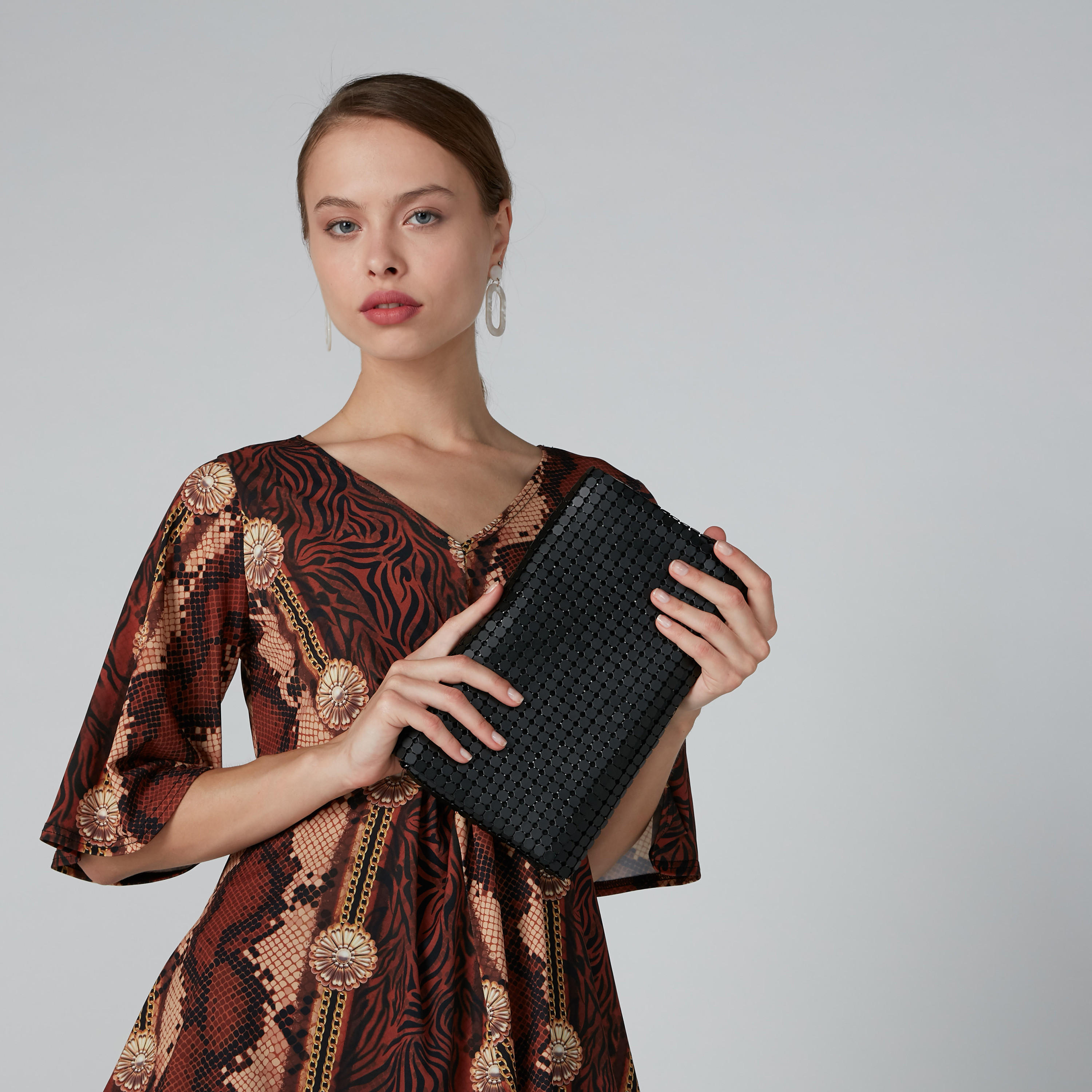 حقيبة كلاتش بسلسلة ميتاليك-women-bagsandwallets-handbags-image-2