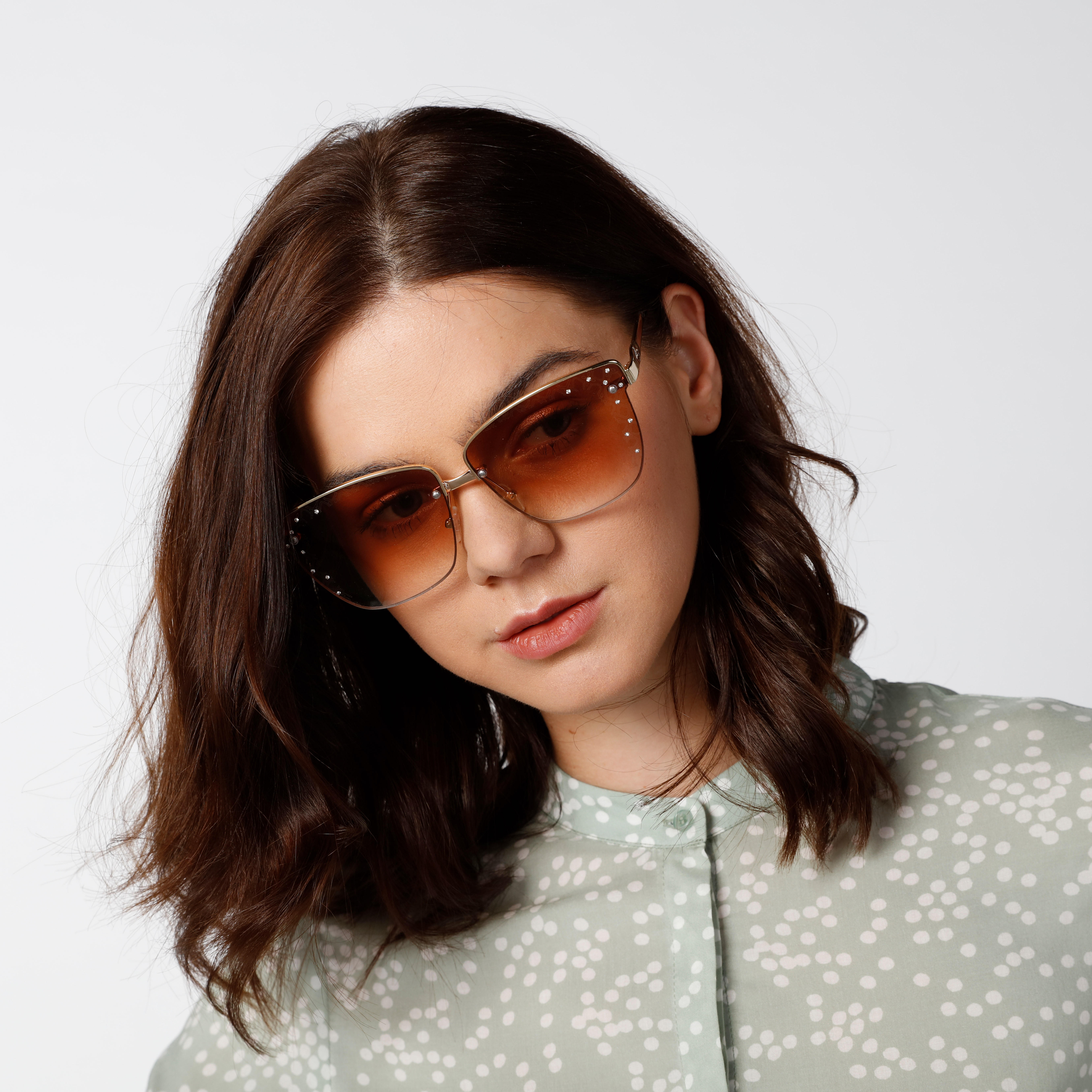 نظّارة شمسية واي فيرار بإطار كامل مرصّع-women-sunglasses-image-2
