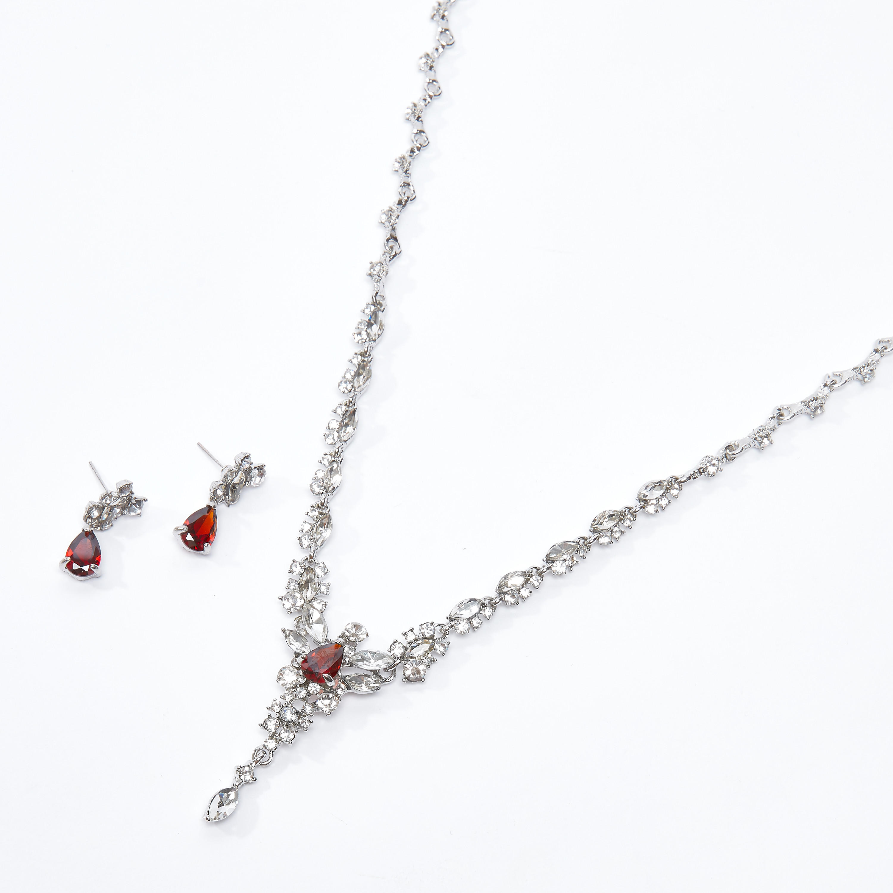 طقم مرصّع من قلادة بدلاية وأقراط-women-watchesandjewellery-jewellery-necklacesandpendants-image-1