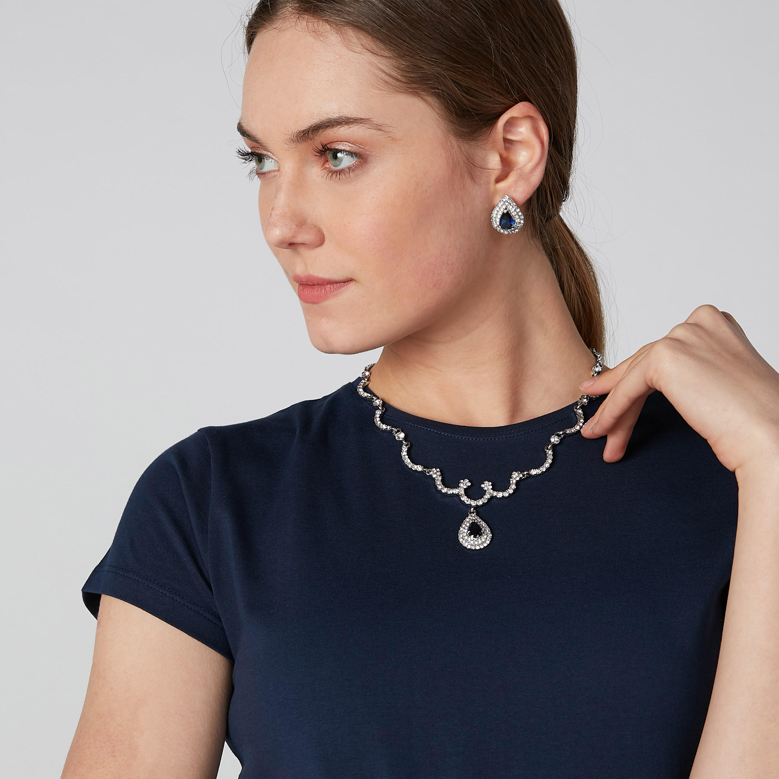 طقم قلادة وأقراط مرصّعة-women-watchesandjewellery-jewellery-jewellerysets-image-2