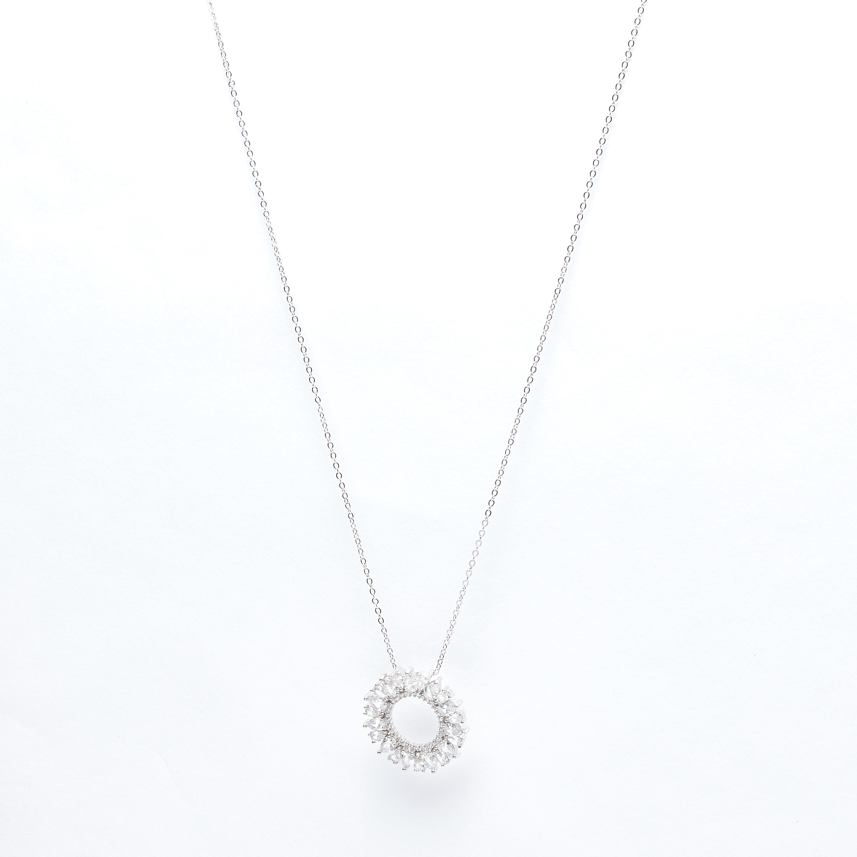 قلادة مرصّعة بدلّاية ومشبك إغلاق-women-watchesandjewellery-jewellery-necklacesandpendants-image-1
