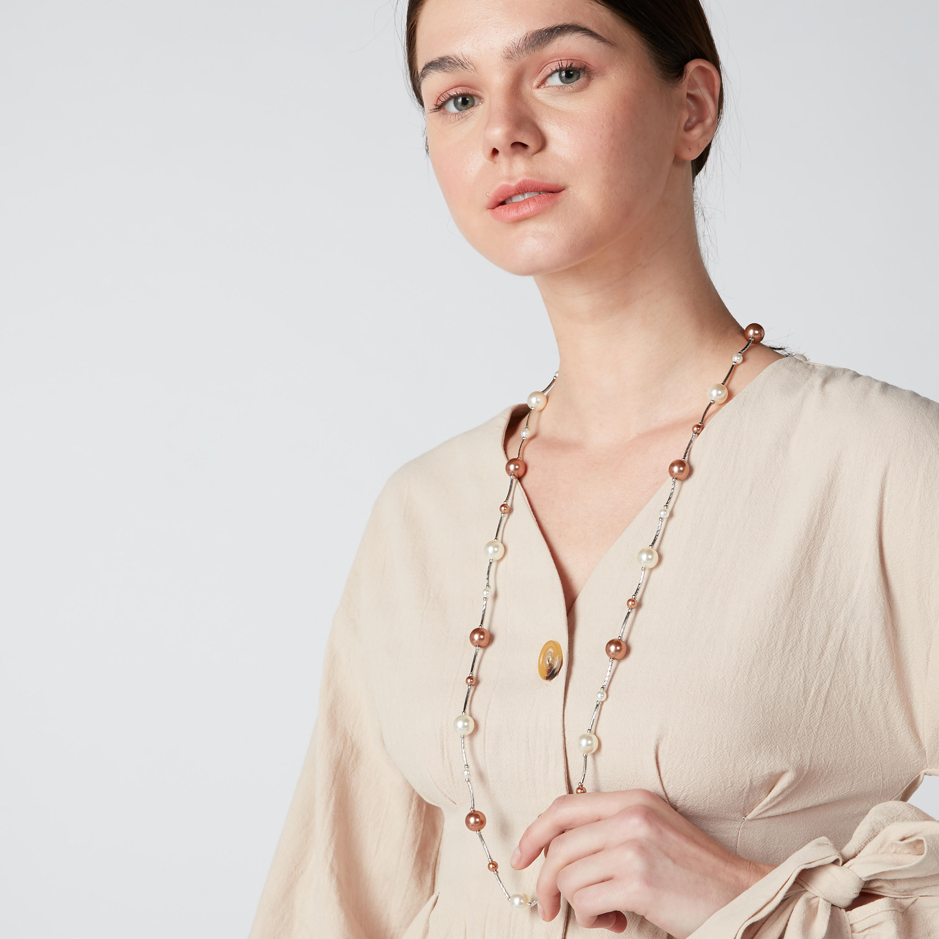 قلادة طويلة بتفاصيل لؤلؤ-women-watchesandjewellery-jewellery-necklacesandpendants-image-2