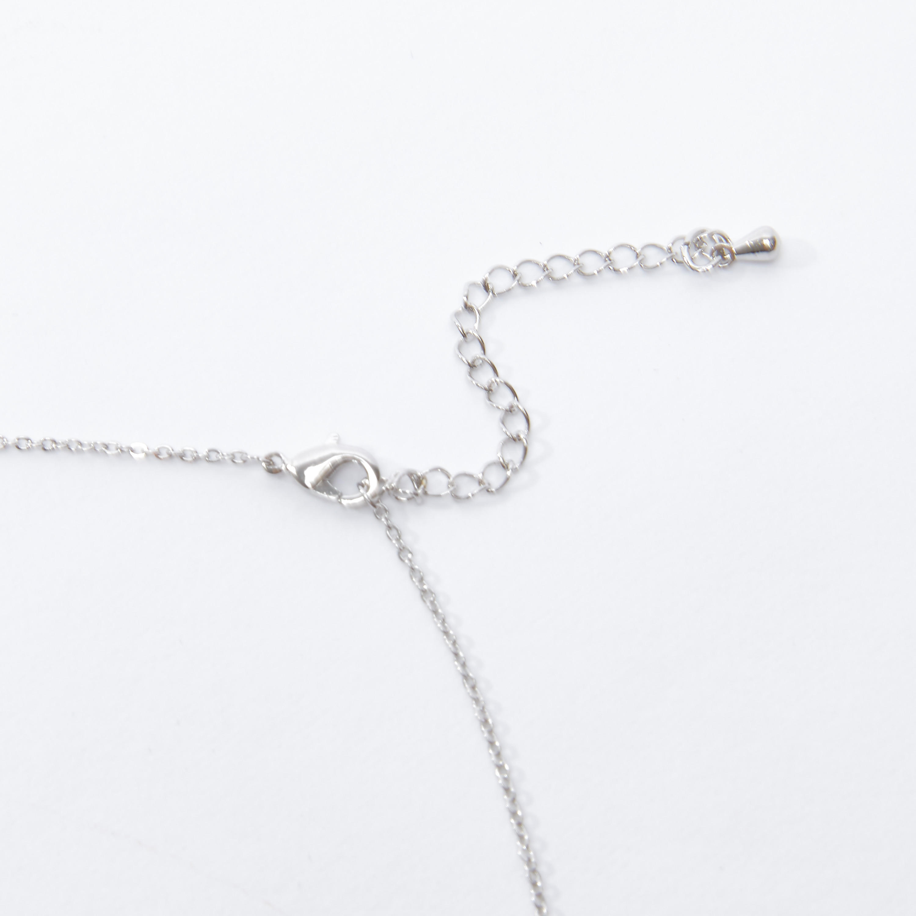 قلادة مرصّعة بدلّاية ومشبك إغلاق-women-watchesandjewellery-jewellery-necklacesandpendants-image-3